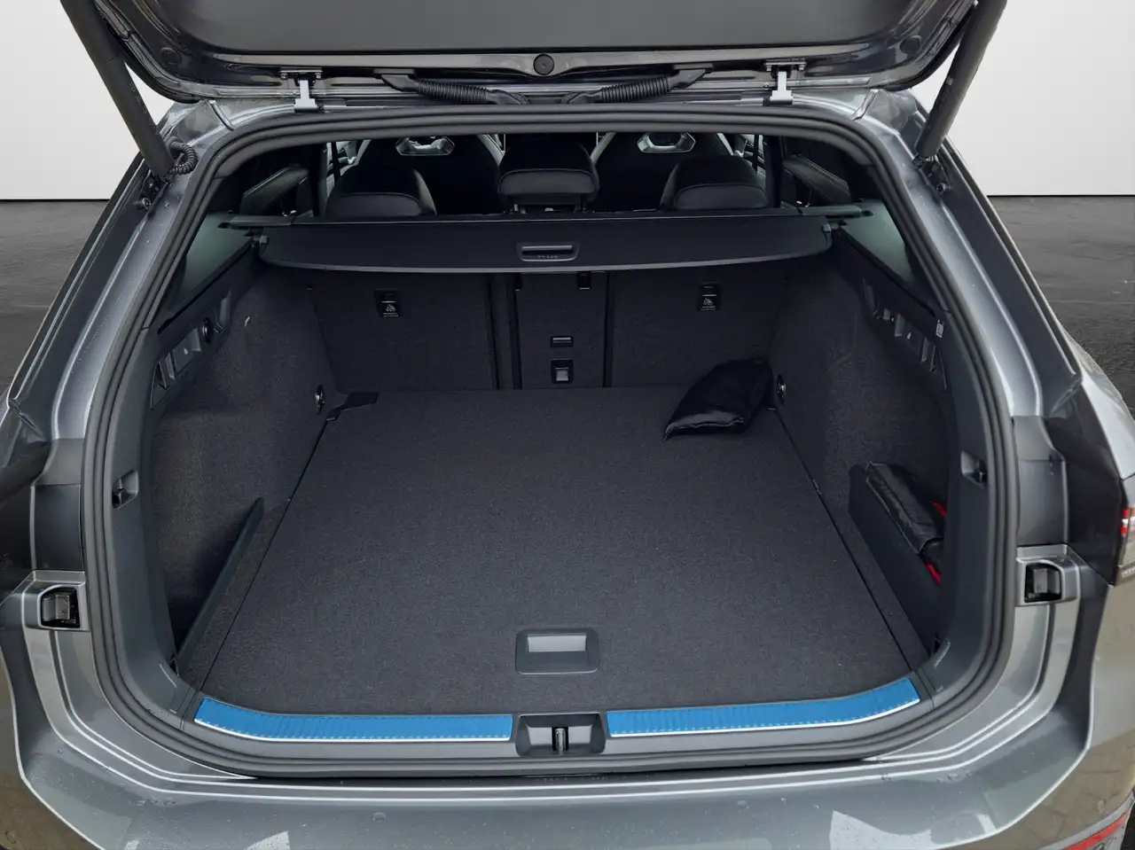 Volkswagen Passat Variant 2.0 TDI DSG 4M R-Line 13