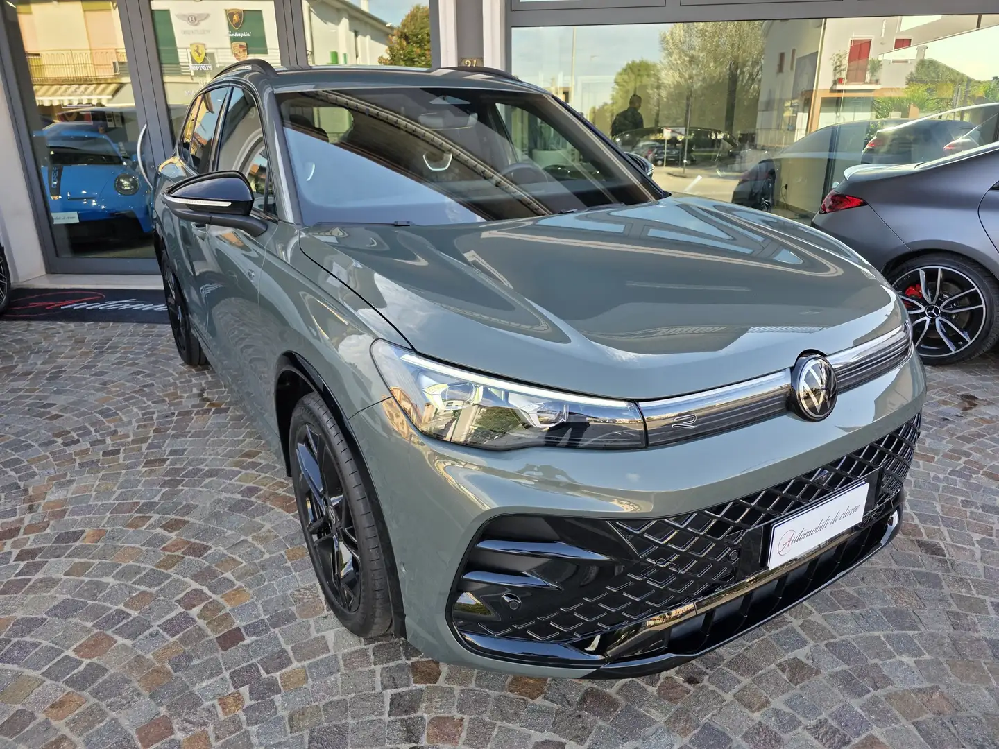 Volkswagen Tiguan 2.0 150 cv -DSG - R LINE EDITION ! UFFICIALE! Grijs - 1