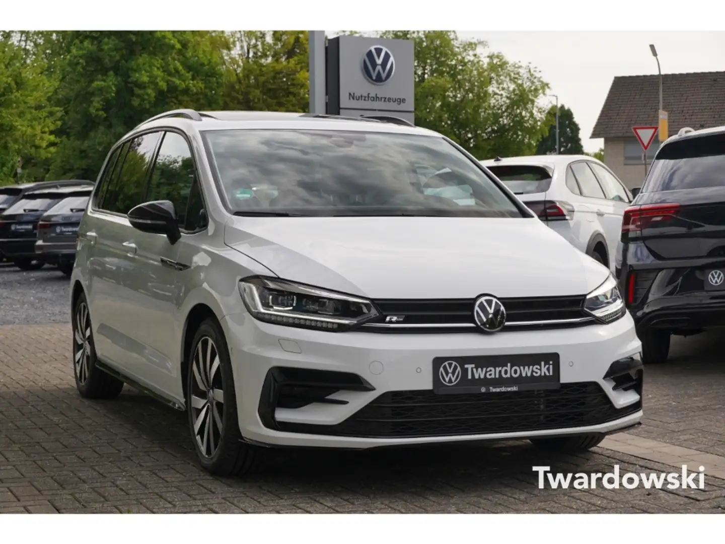 Volkswagen Touran Highline BMT 2.0 TDI TOP IQ.DRIVE PANO AHK Weiß - 1