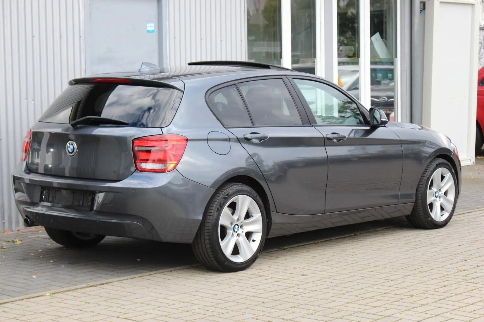 BMW 118 d Automatik+Navi+ESD+Klimaaut+PDC Grau - 2