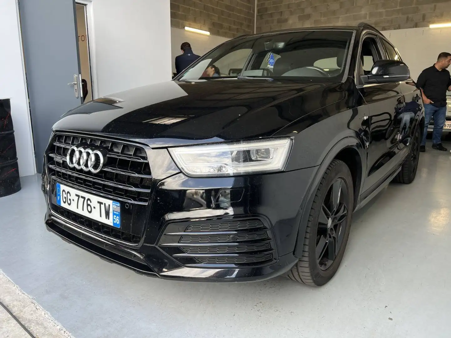 Audi Q3 2.0 TDI 184 S line quattro S tronic 7 Schwarz - 2