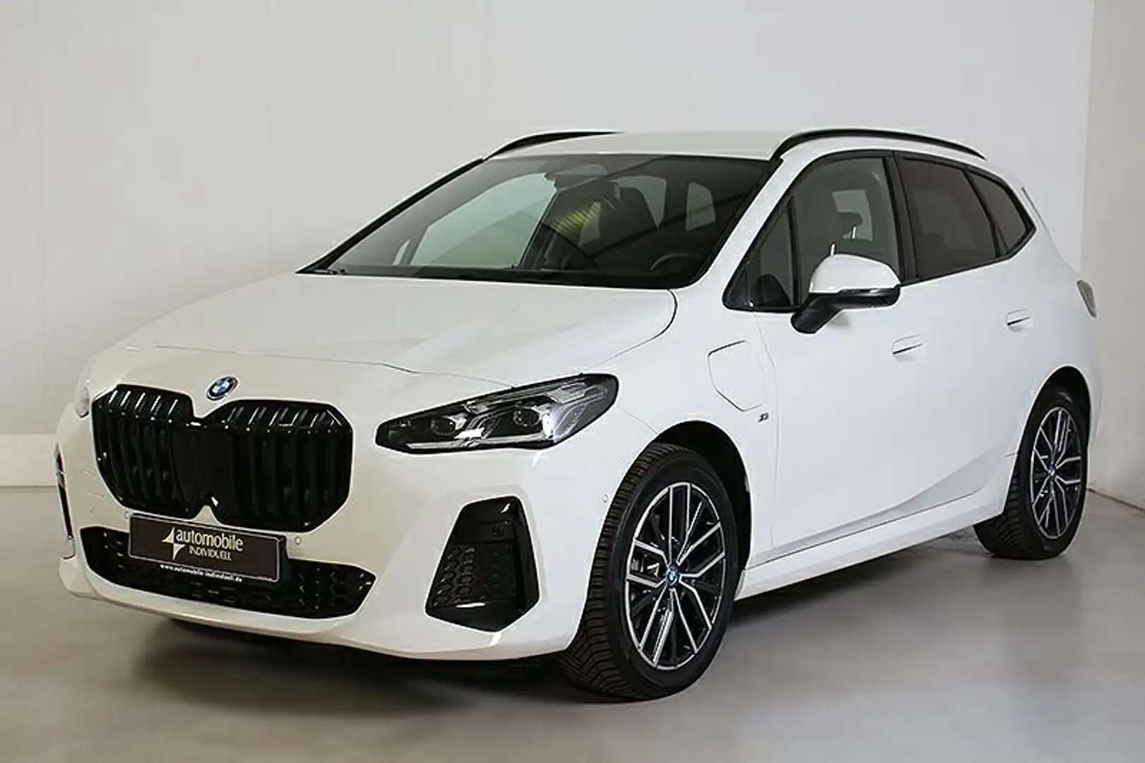 BMW 225 e xDr. Active Tourer M Sportpaket AHK HuD H&K Weiß - 2