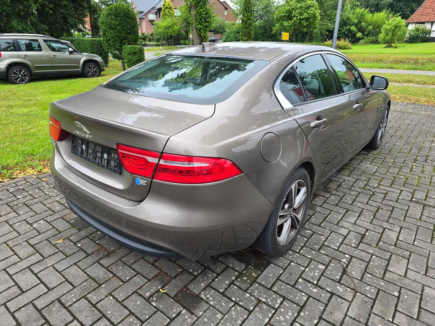 Jaguar XF Pure Brun - 1