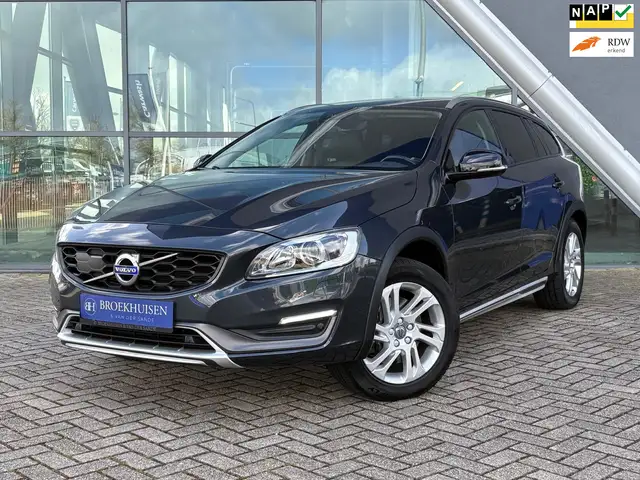 Volvo V60 Cross Country 2.0 D4 Momentum 190pk Automaat / Camera / Leder /