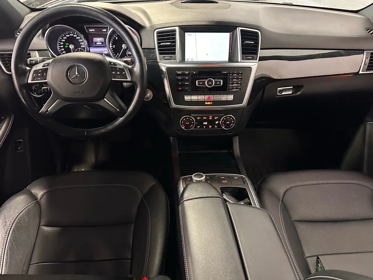 Mercedes-Benz M-Class снимка Mercedes-Benz M-Class