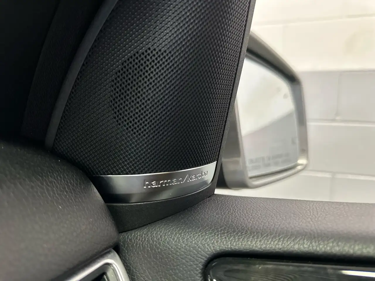 Mercedes-Benz M-Class снимка Mercedes-Benz M-Class