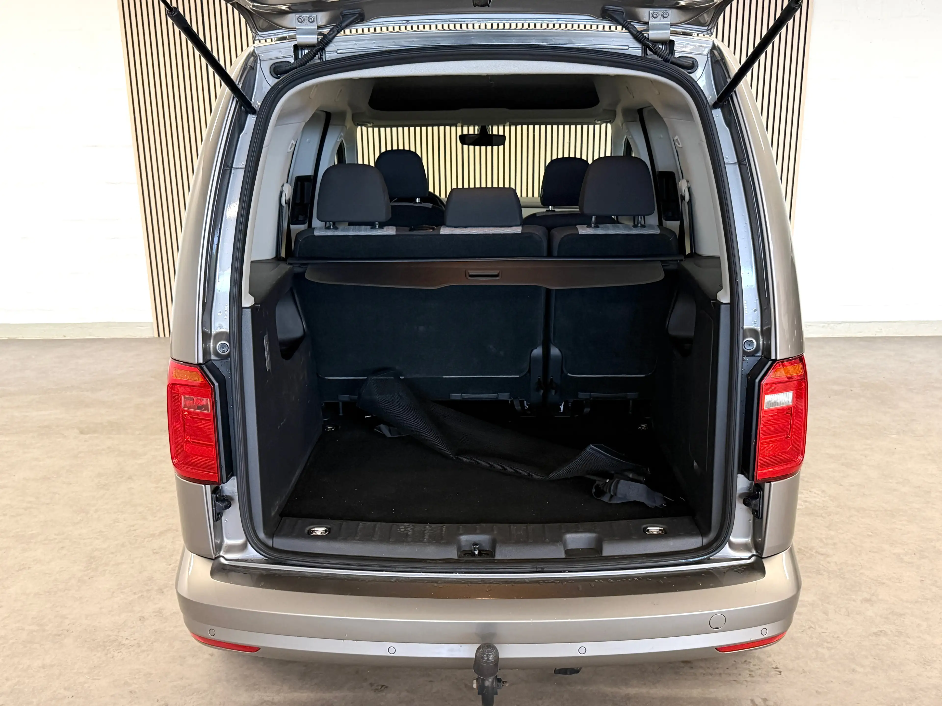 Volkswagen Caddy 2.0TDI Comfortline BMT Navi Sitzheizung PDC AHK — photo 13