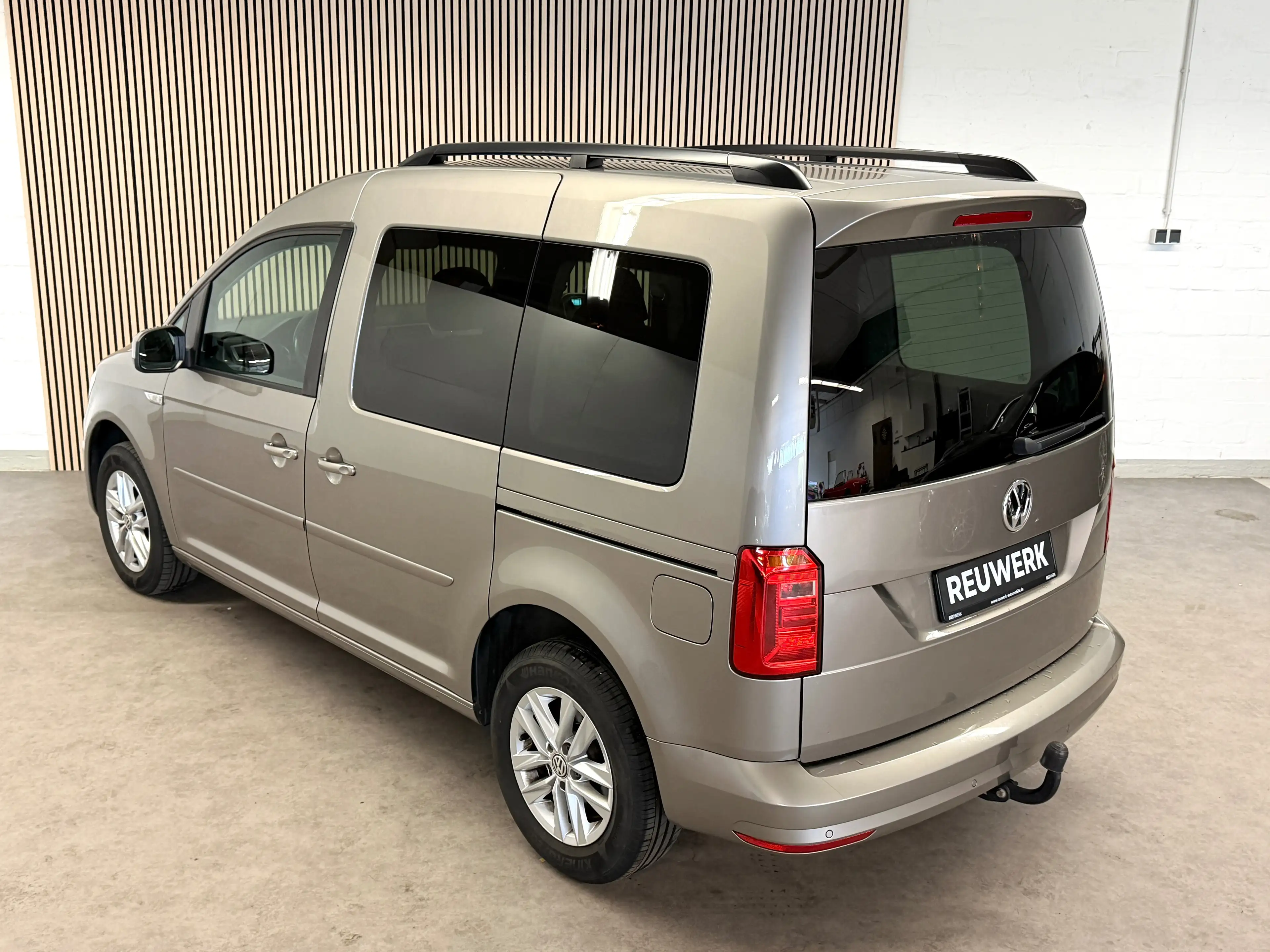Volkswagen Caddy 2.0TDI Comfortline BMT Navi Sitzheizung PDC AHK — photo 9