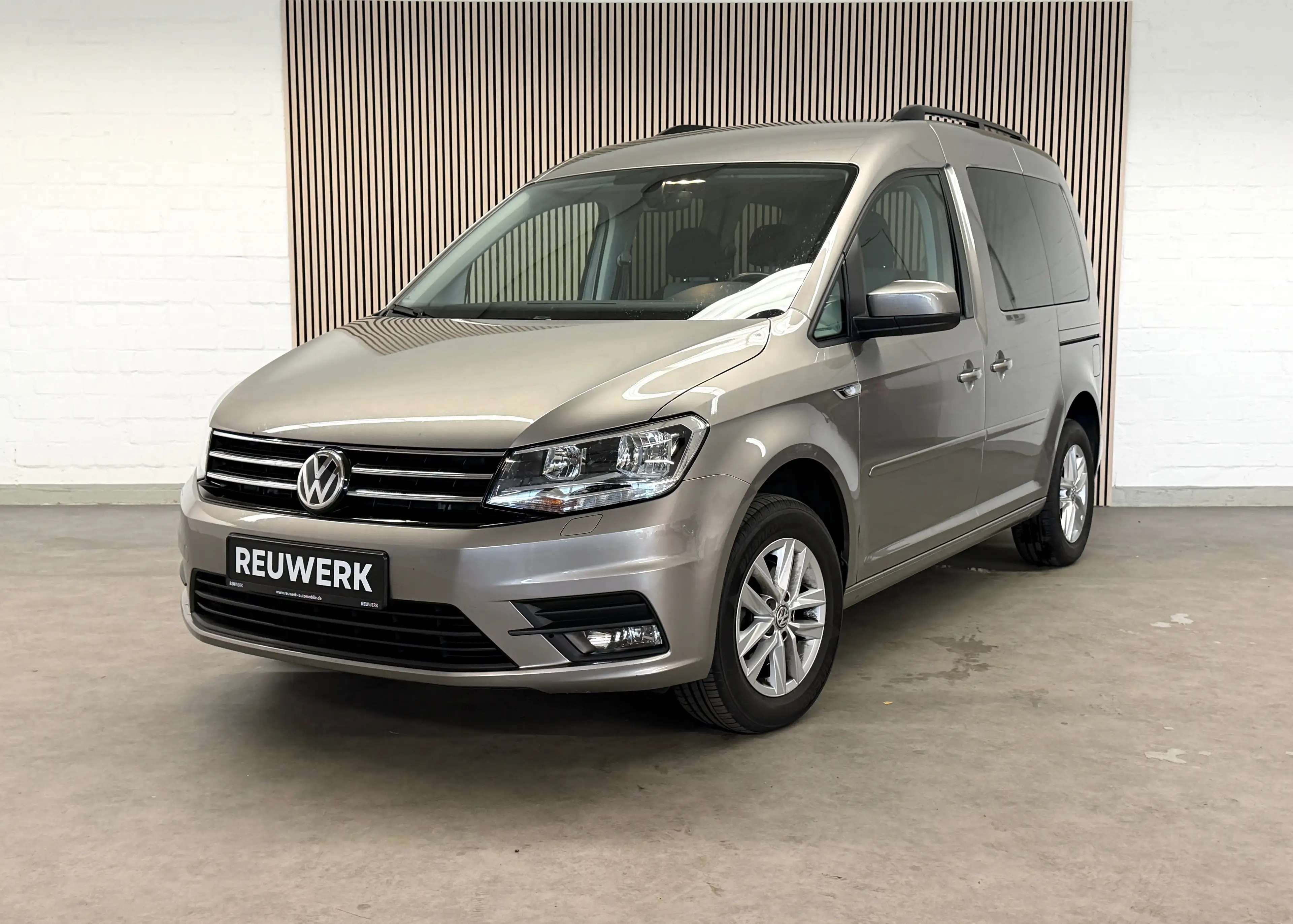 Volkswagen Caddy 2.0TDI Comfortline BMT Navi Sitzheizung PDC AHK