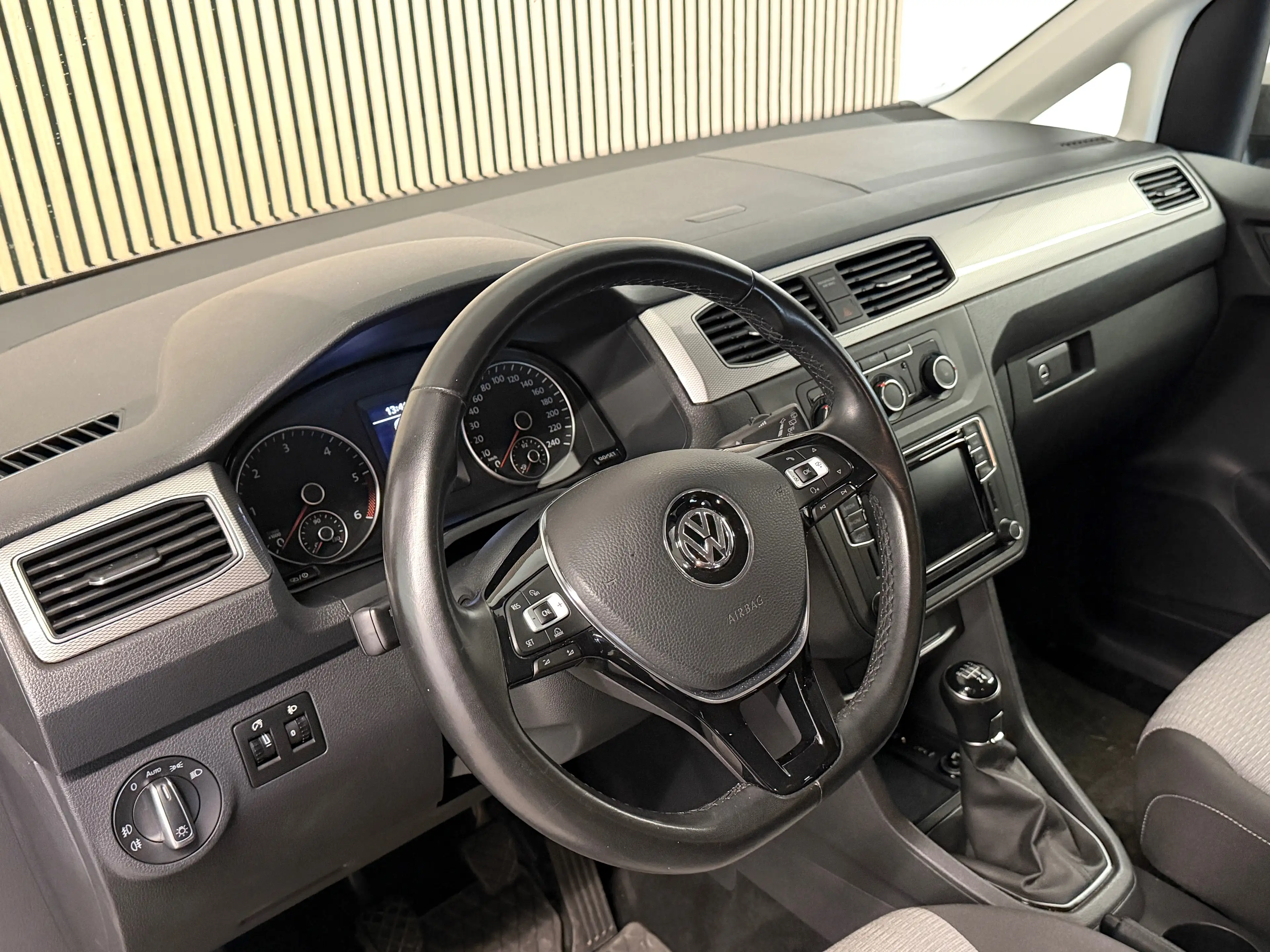 Volkswagen Caddy 2.0TDI Comfortline BMT Navi Sitzheizung PDC AHK — photo 15