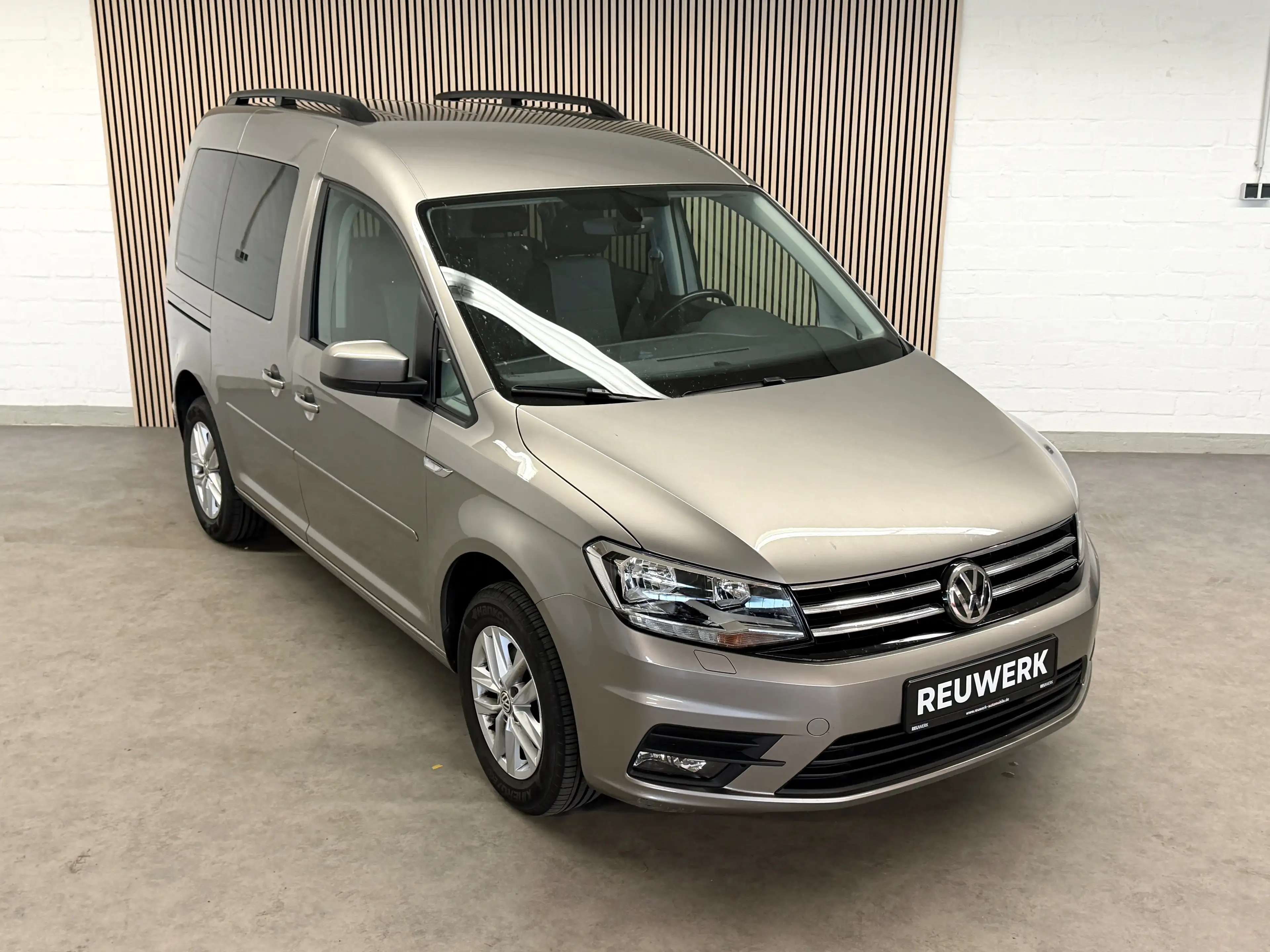 Volkswagen Caddy 2.0TDI Comfortline BMT Navi Sitzheizung PDC AHK — photo 6