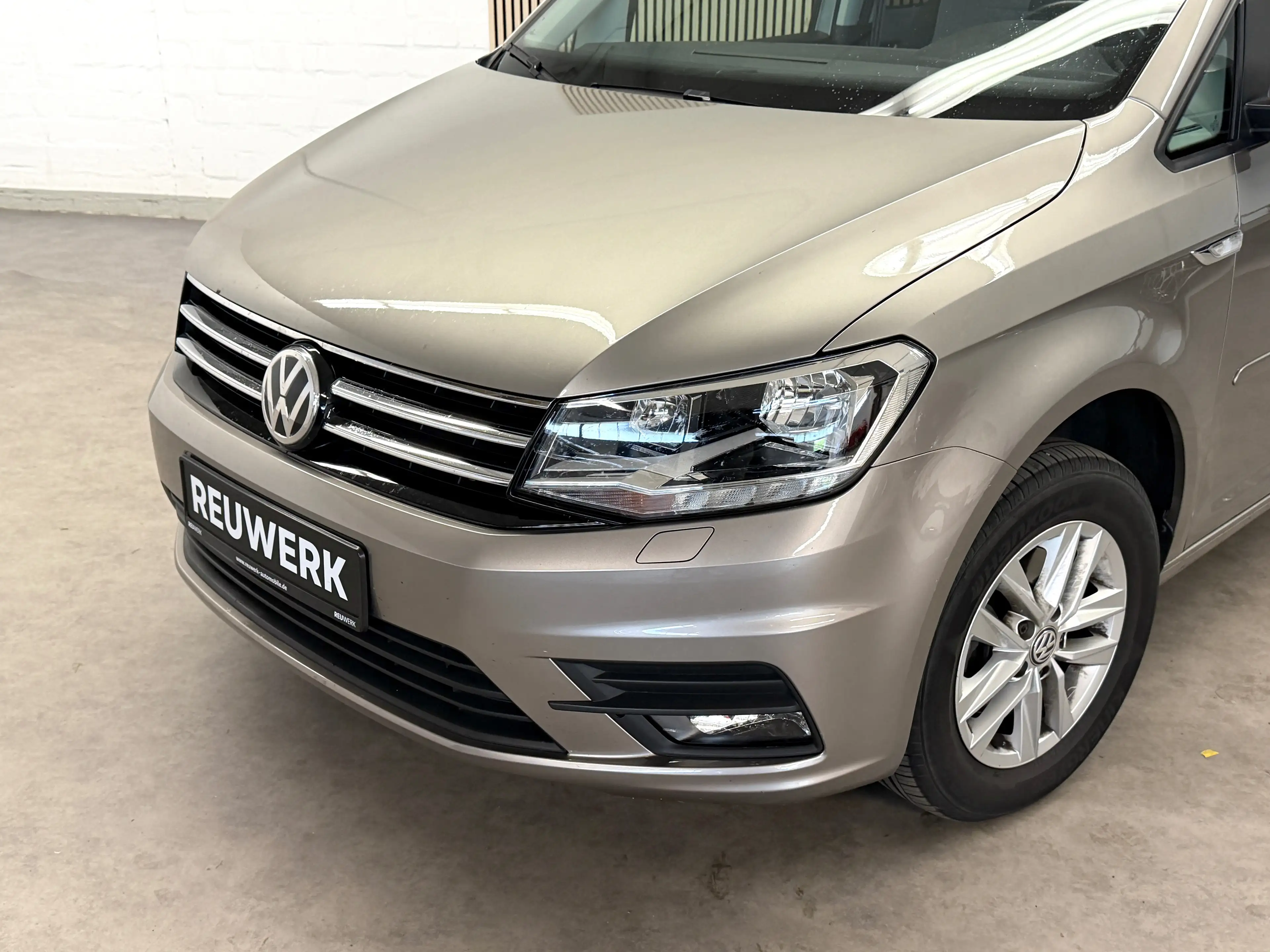Volkswagen Caddy 2.0TDI Comfortline BMT Navi Sitzheizung PDC AHK — photo 4