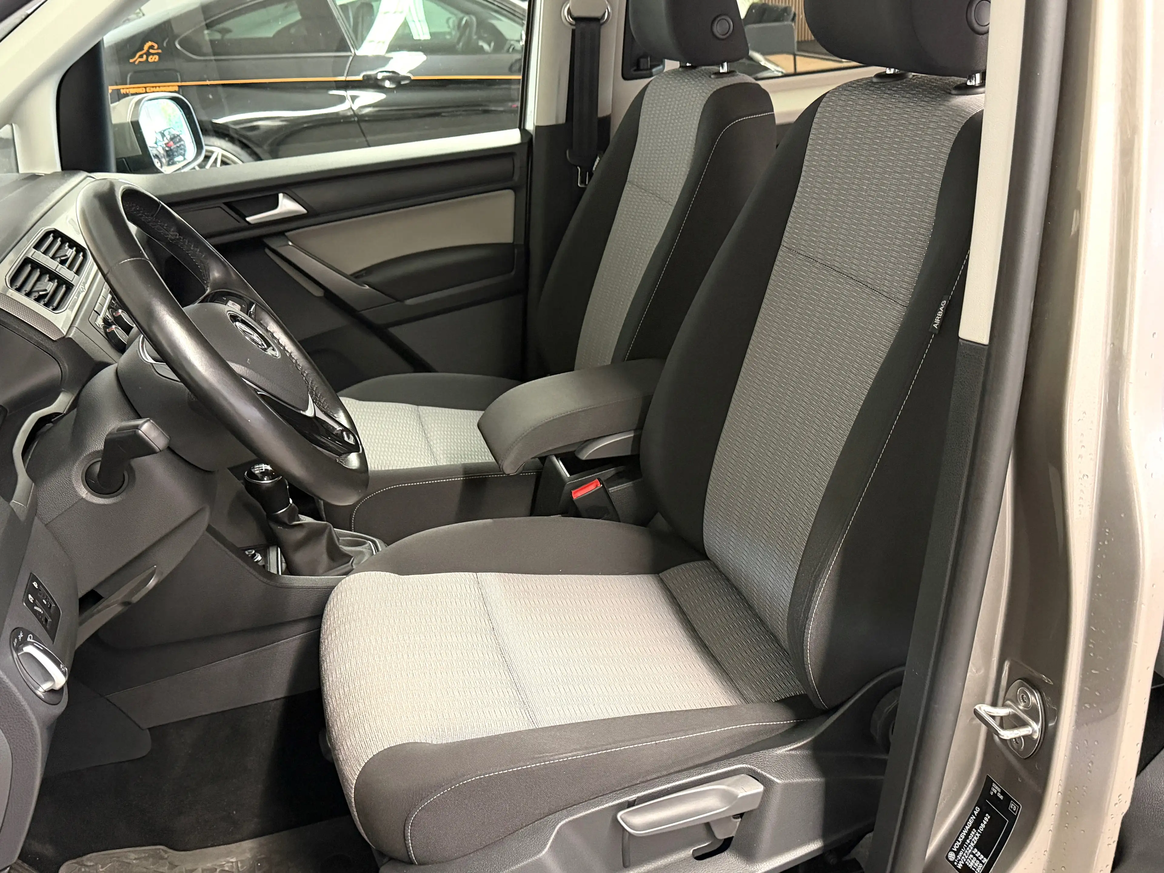 Volkswagen Caddy 2.0TDI Comfortline BMT Navi Sitzheizung PDC AHK — photo 14