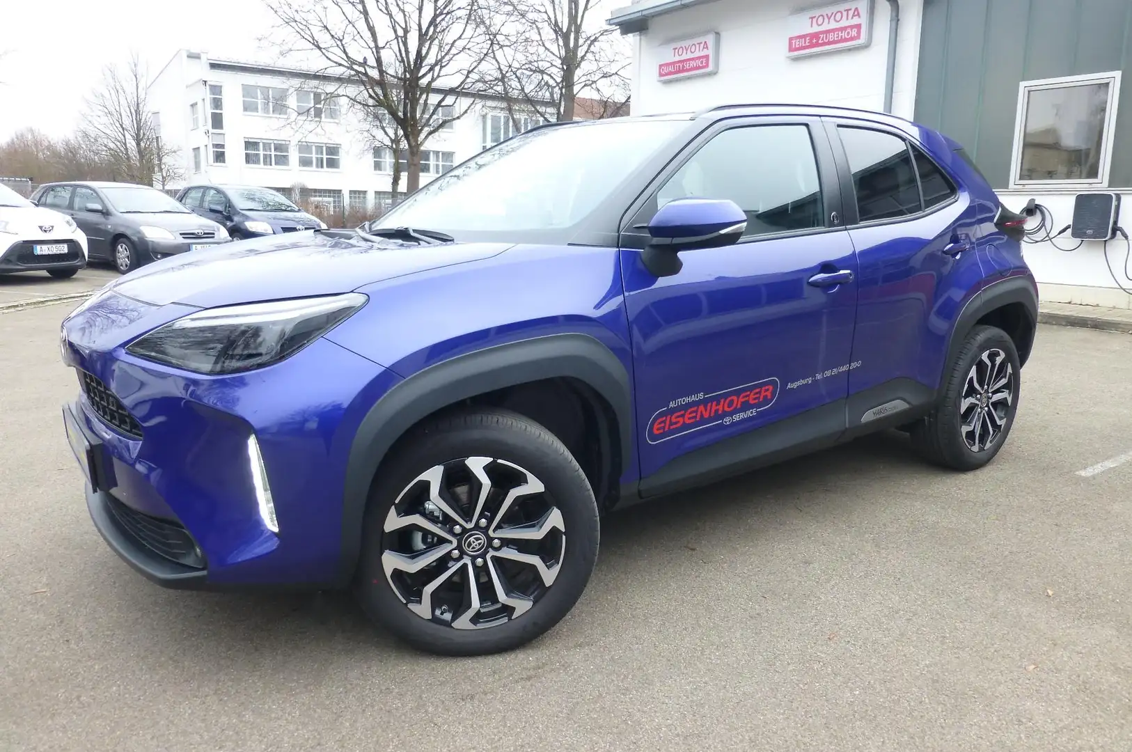 Toyota Yaris Cross Hybrid FWD Team Deutschland mit Paketen 85 kW (... Blau - 1