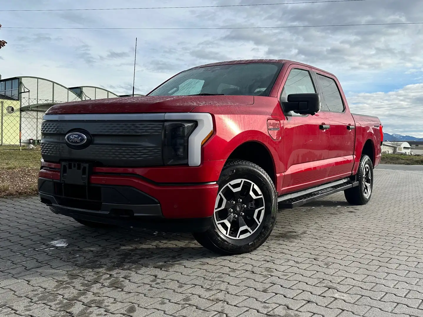 Ford F 150 AWD 98kWh: 83.000 Endpreis mit EU-Zulassung Rot - 1