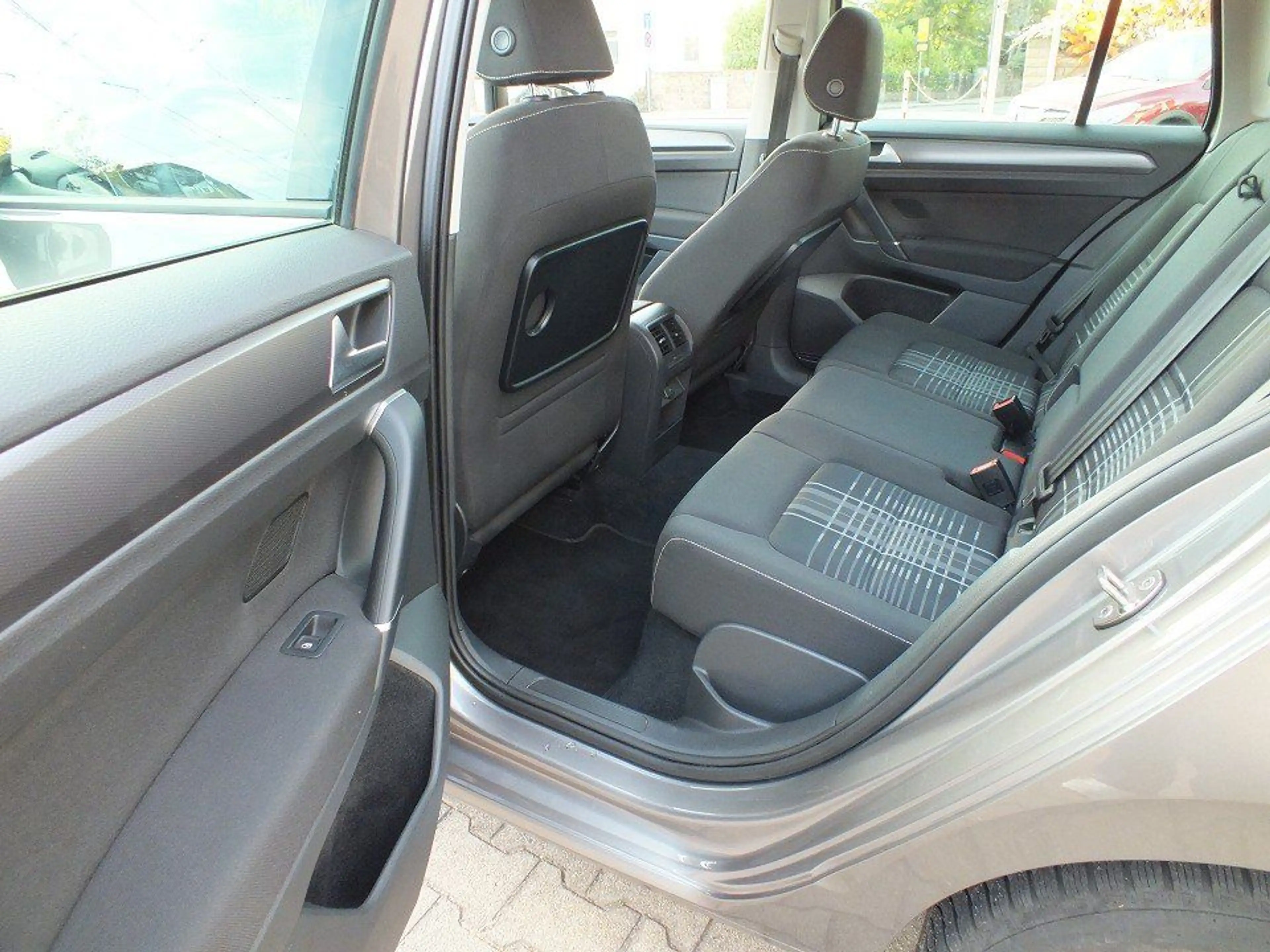 Volkswagen Golf Sportsvan VII 1.4 TSI BMT 125 PS Lounge+AHZ — photo 7