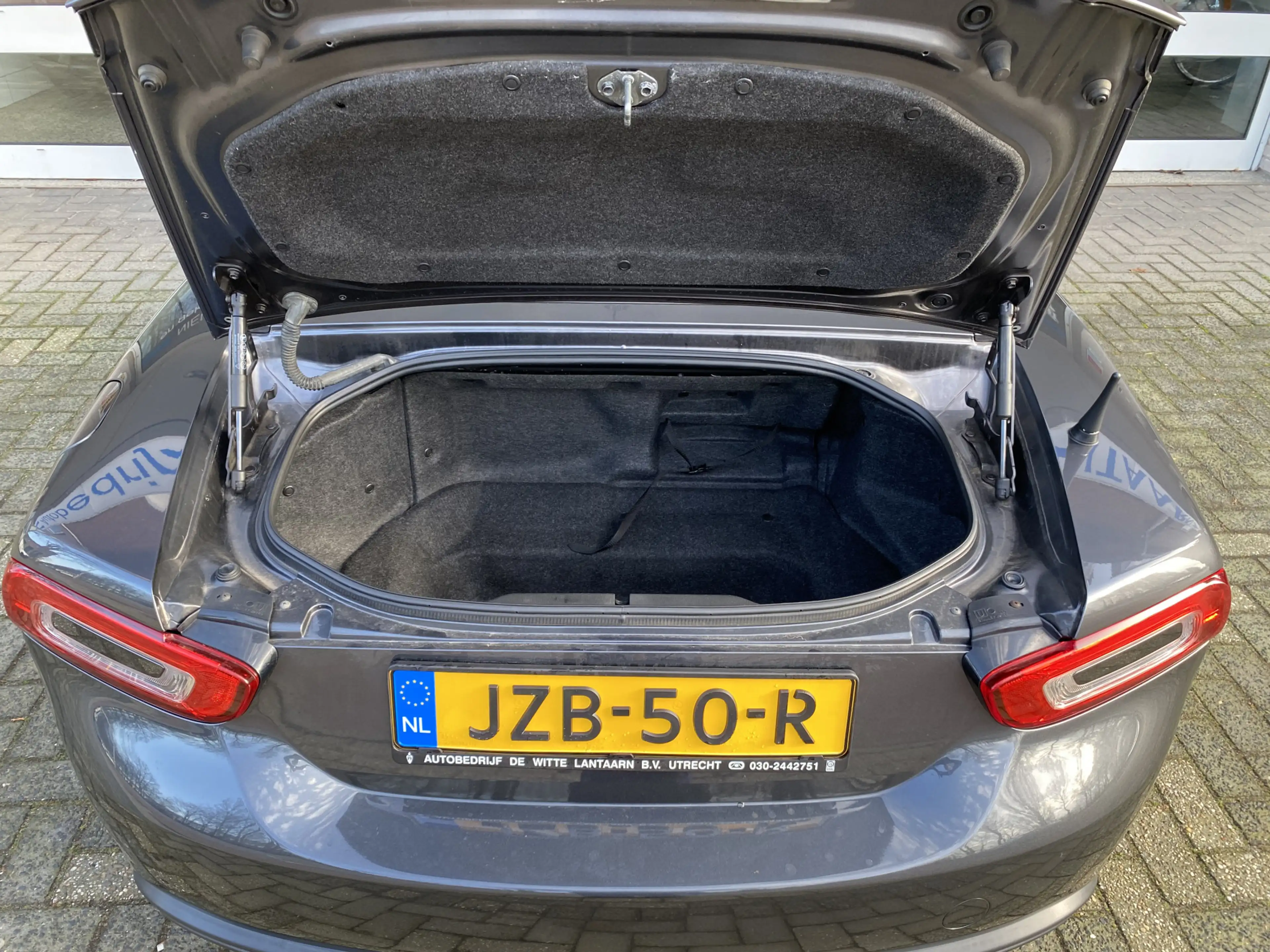 Fiat 124 Spider 1.4 MultiAir Turbo Abarth 125 KW Cruise contr./Air — photo 11