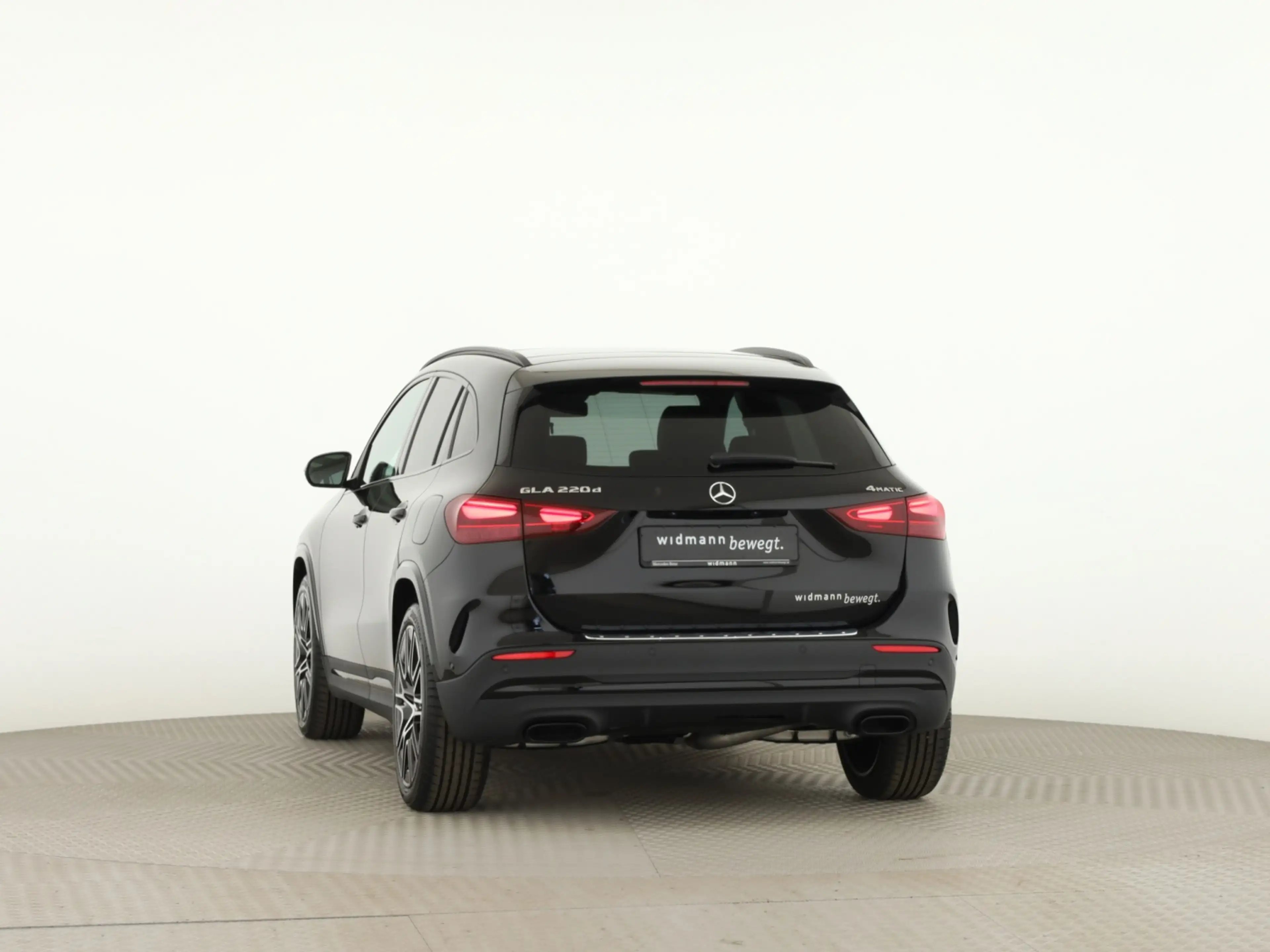 Mercedes-Benz GLA 220 d 4MATIC AMG*Night*360*Fahrass.*Pano*AHK — photo 4