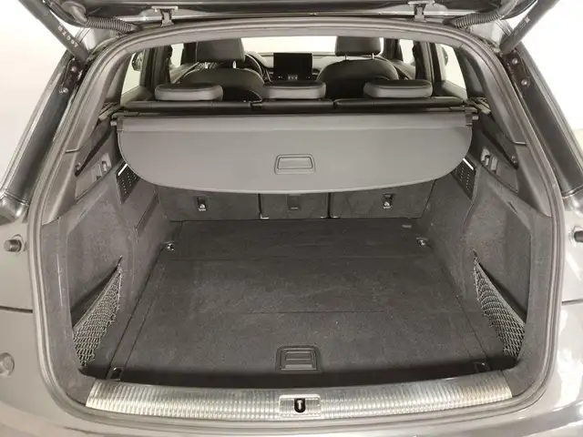 Audi Q5 view 9