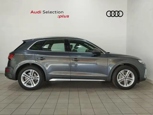 Audi Q5 view 3
