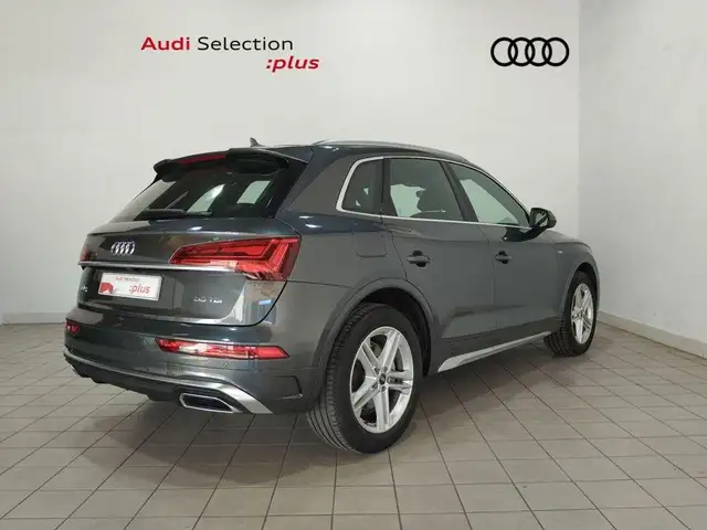Audi Q5 view 4