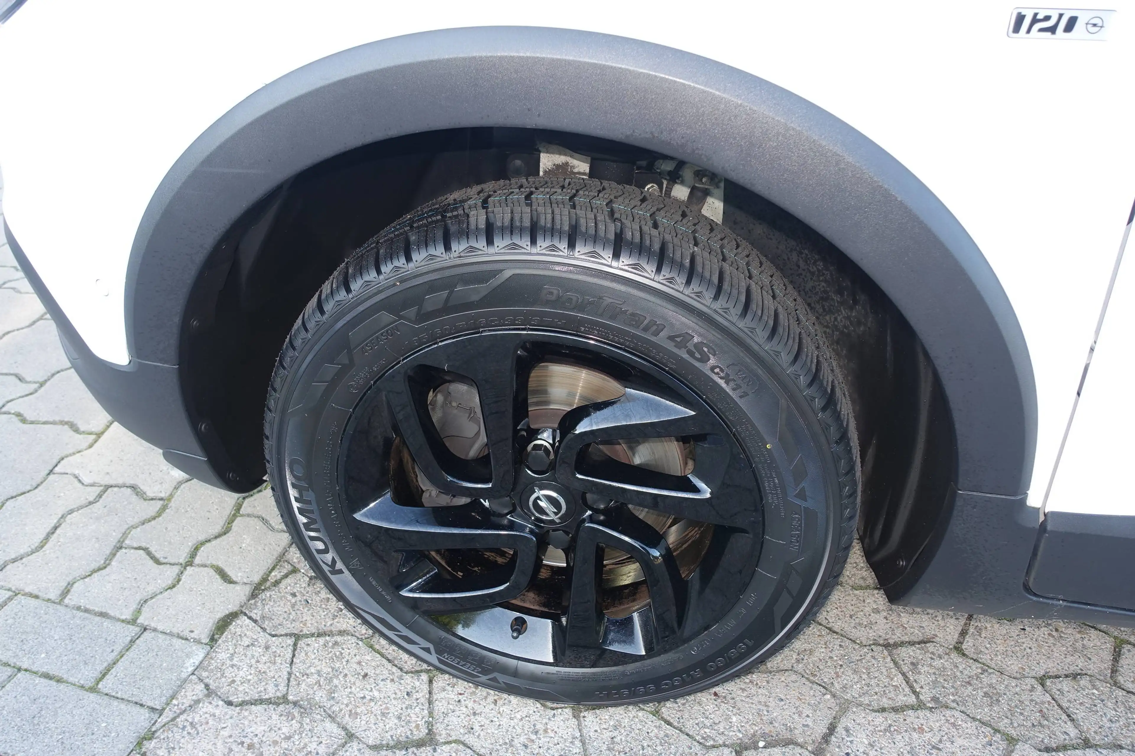Opel Crossland X 120 Jahre — photo 7