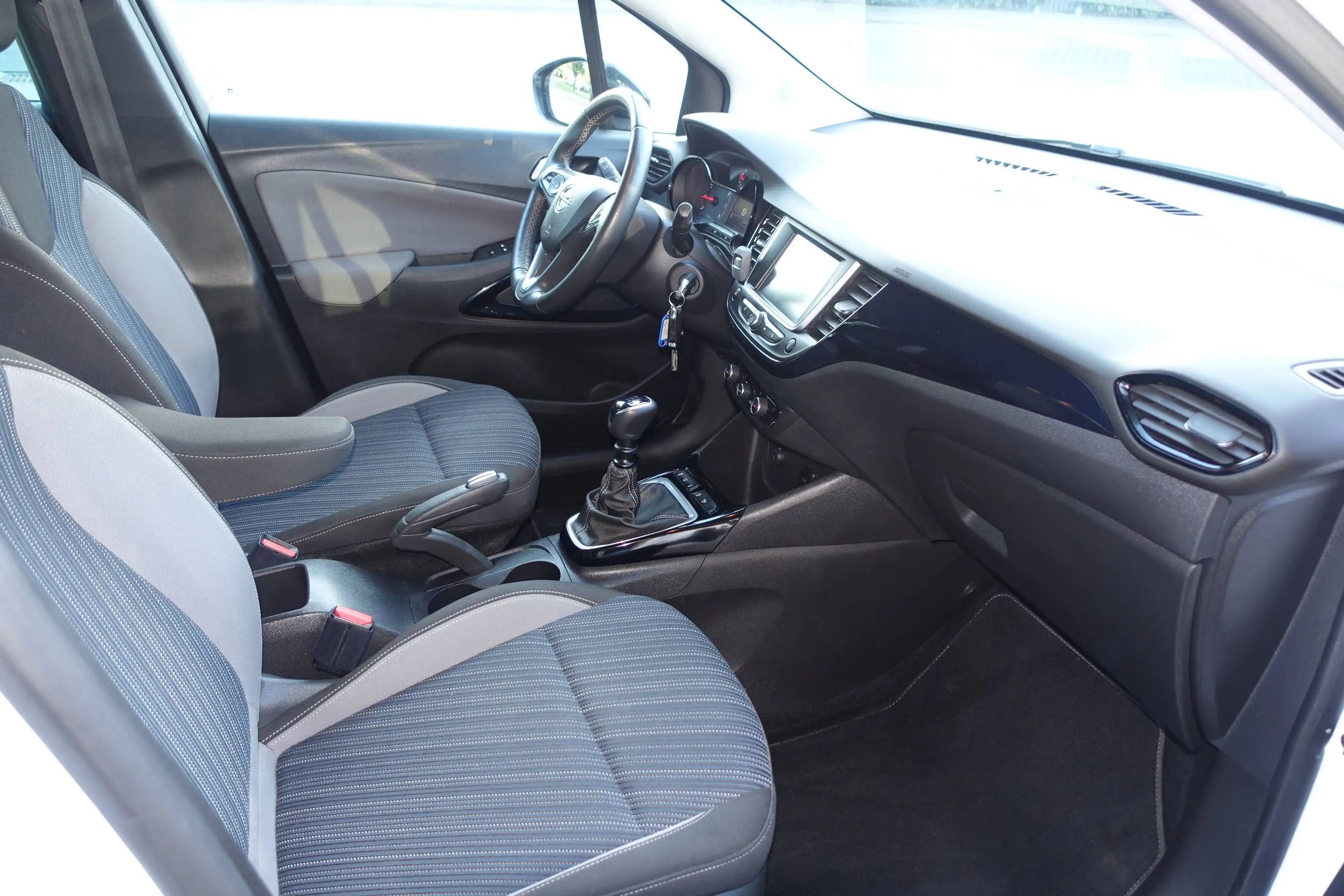 Opel Crossland X 120 Jahre — photo 10