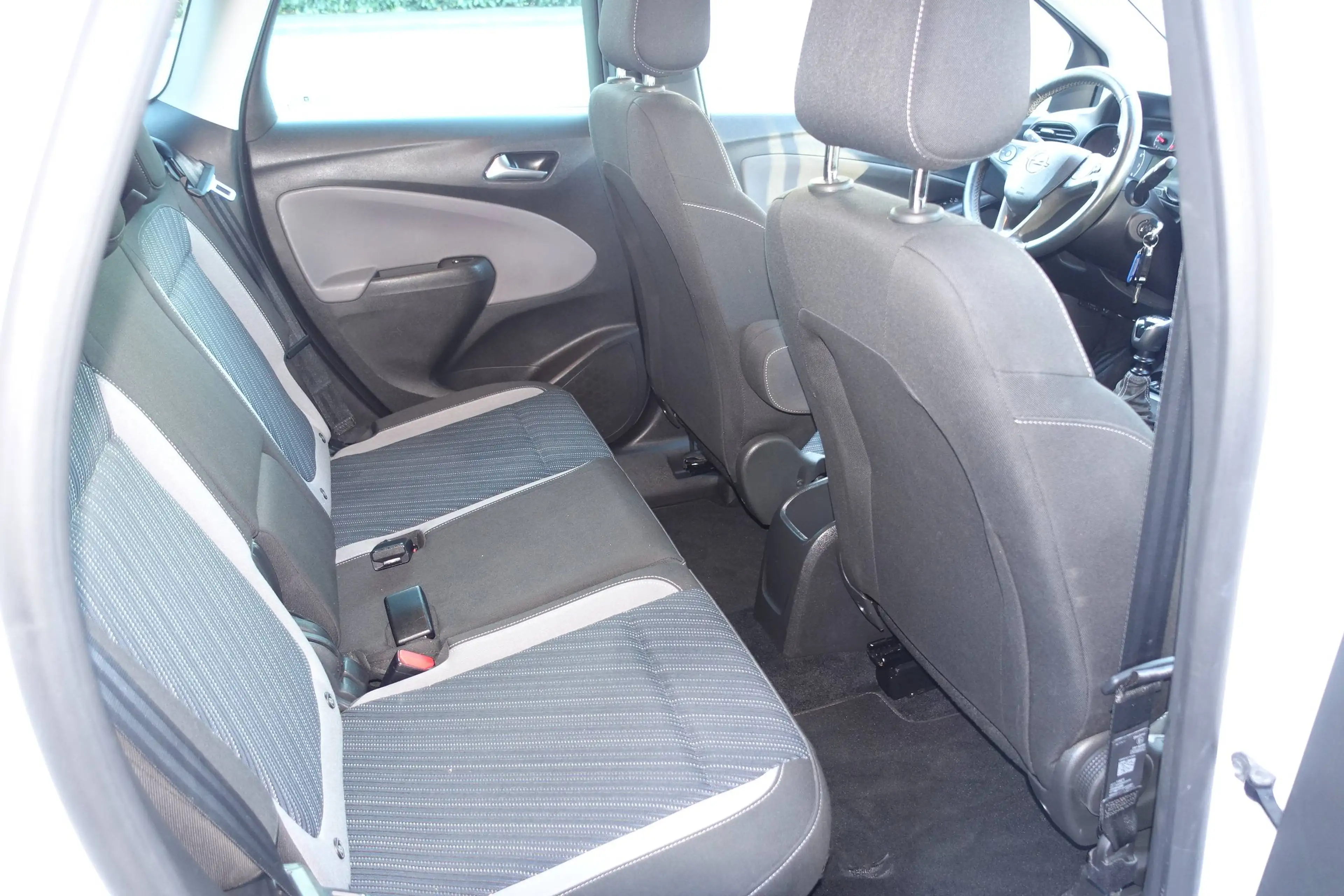 Opel Crossland X 120 Jahre — photo 11