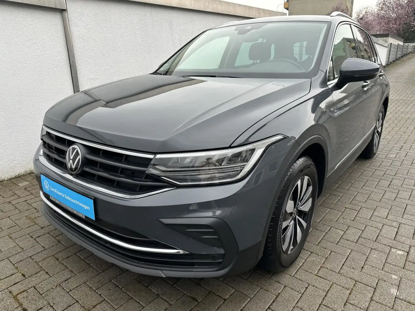 Volkswagen Tiguan MOVE 1.5 TSI AHK E-KLAPPE NAVI SITZH AMBI Gris - 2