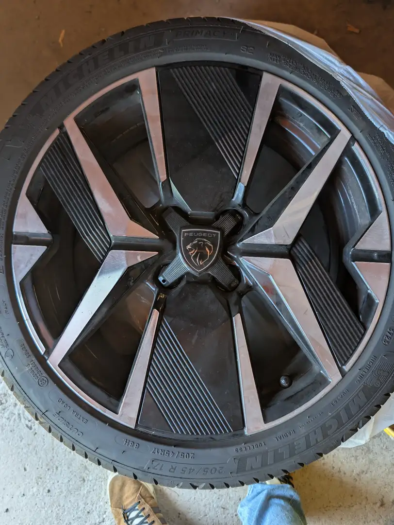 Peugeot 208 GT-Line PureTech 100 S&S Grau - 2