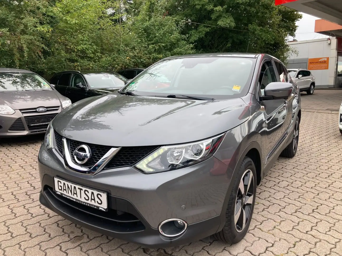 Nissan Qashqai N-Connecta-1 Hand-Euro 6-Navi-360 Kamera Gris - 2