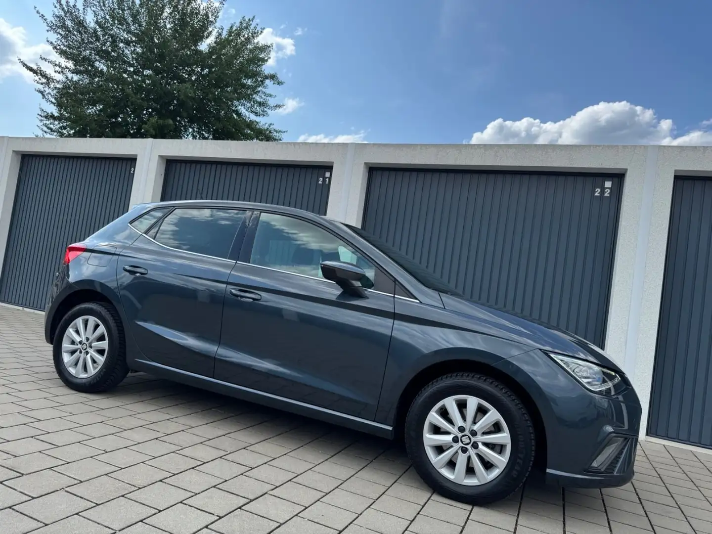 SEAT Ibiza Xcellence *LED/Kamera/Front Assist/NAVI* Gris - 2