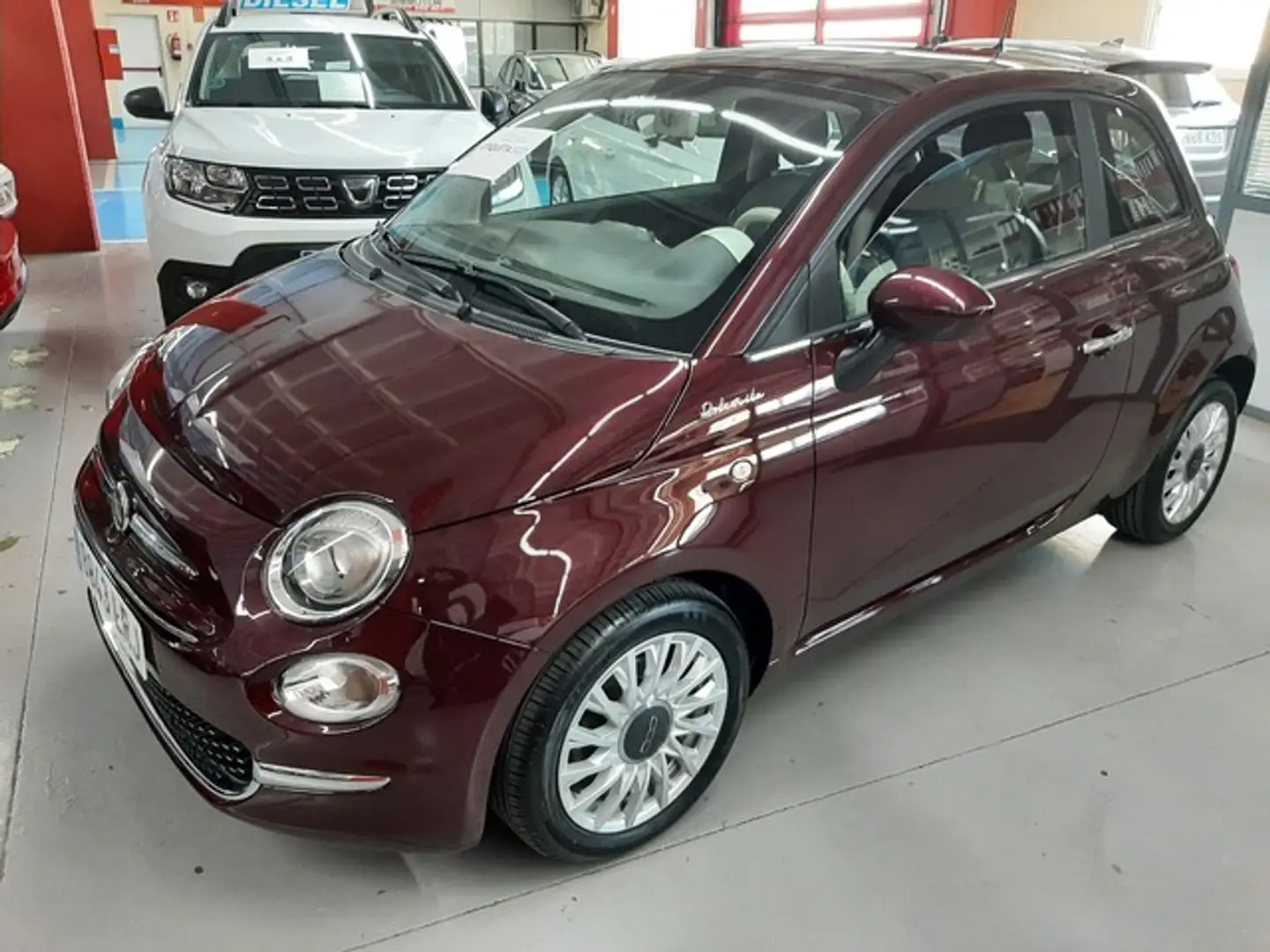 Fiat 500 1.0 Hybrid Dolcevita 52kW Burdeos - 1