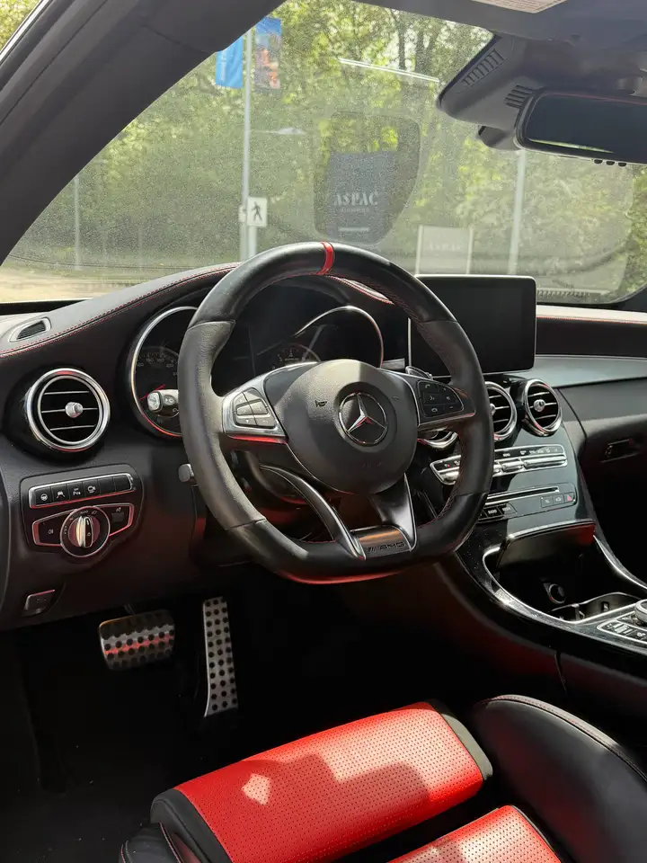 Mercedes-Benz C-Class снимка Mercedes-Benz C-Class