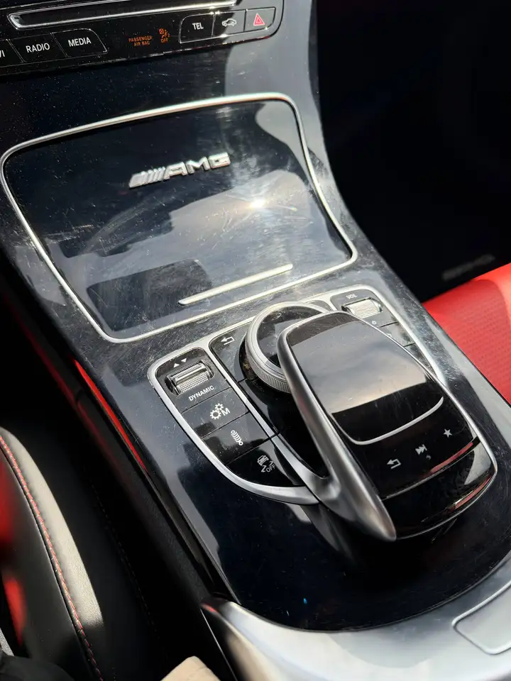 Mercedes-Benz C-Class снимка Mercedes-Benz C-Class