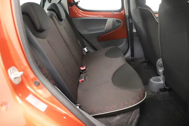 Peugeot 107 view 12