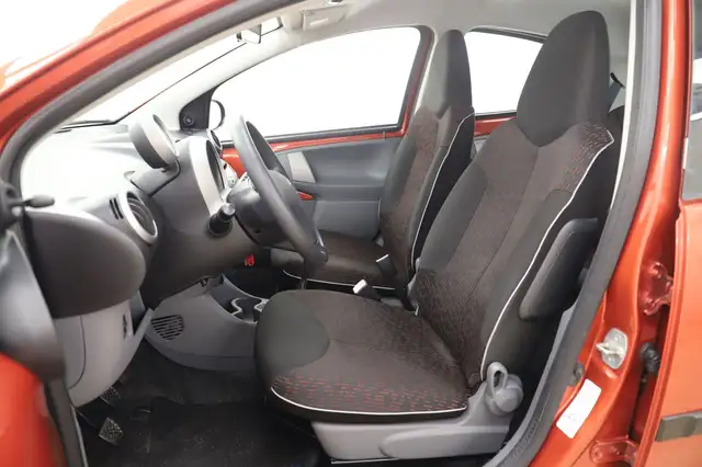 Peugeot 107 view 9