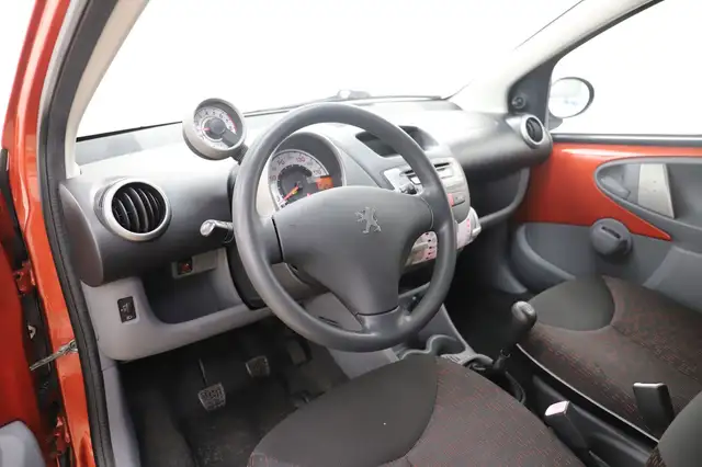 Peugeot 107 view 13