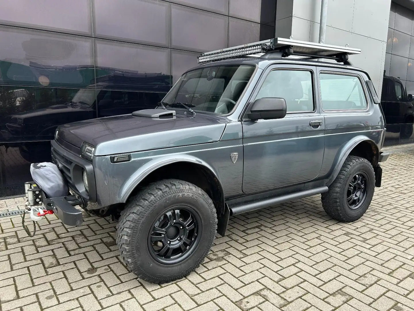 Lada Niva Bronto 1. Hd.|AHK|Seilwinde|elek.Fenst|LED Grau - 1