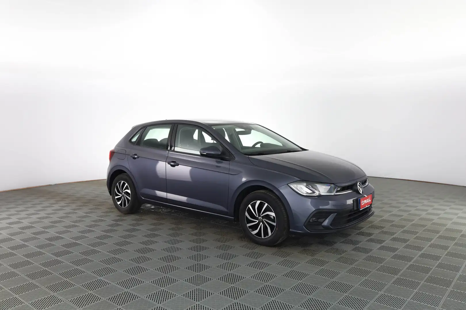 Volkswagen Polo 1.0 TSI Life Gris - 2