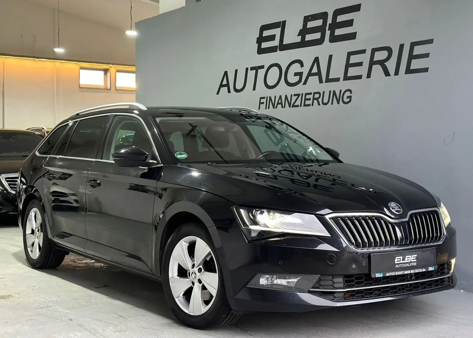 Skoda Superb Combi 2.0 TDI DSG Style Voll-Service Schwarz - 1