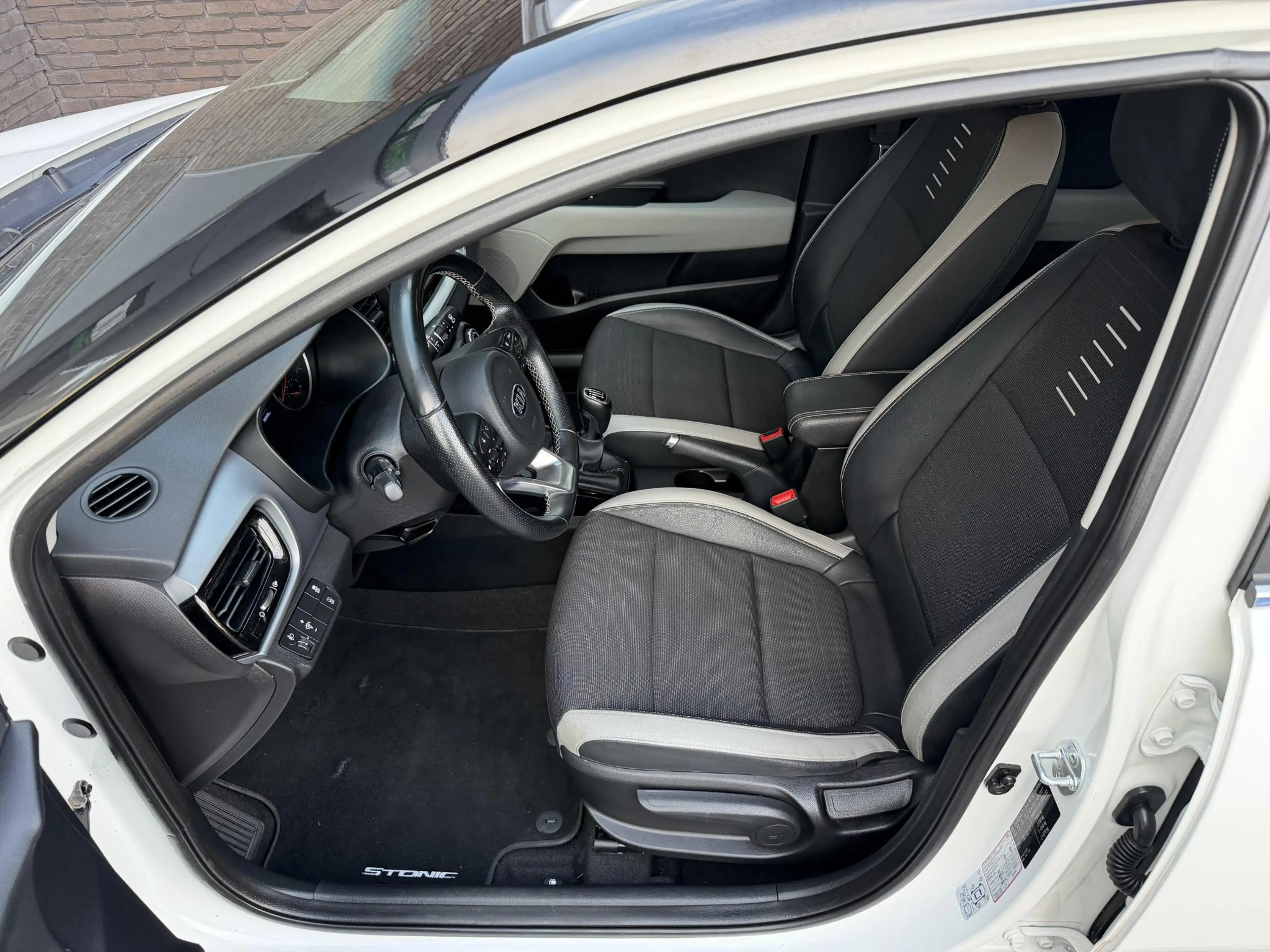 Kia Stonic 1.0 T-GDi DynamicPlusLine — photo 11