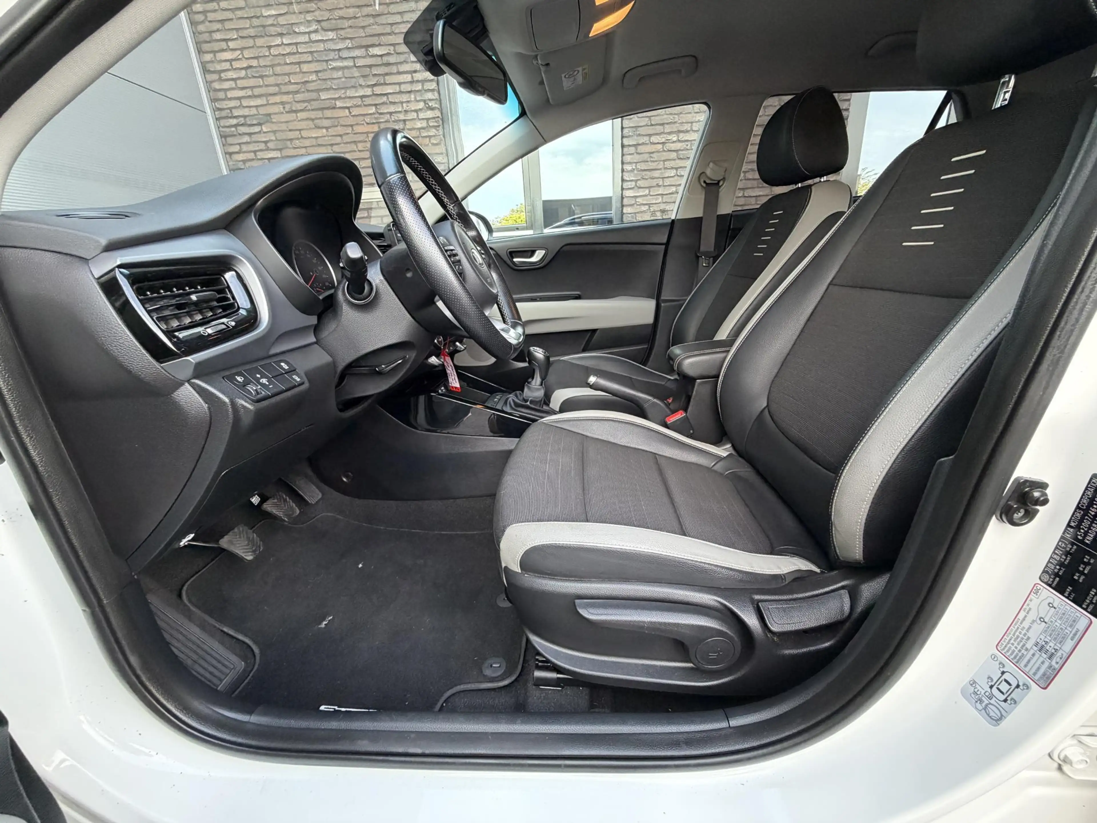 Kia Stonic 1.0 T-GDi DynamicPlusLine — photo 10