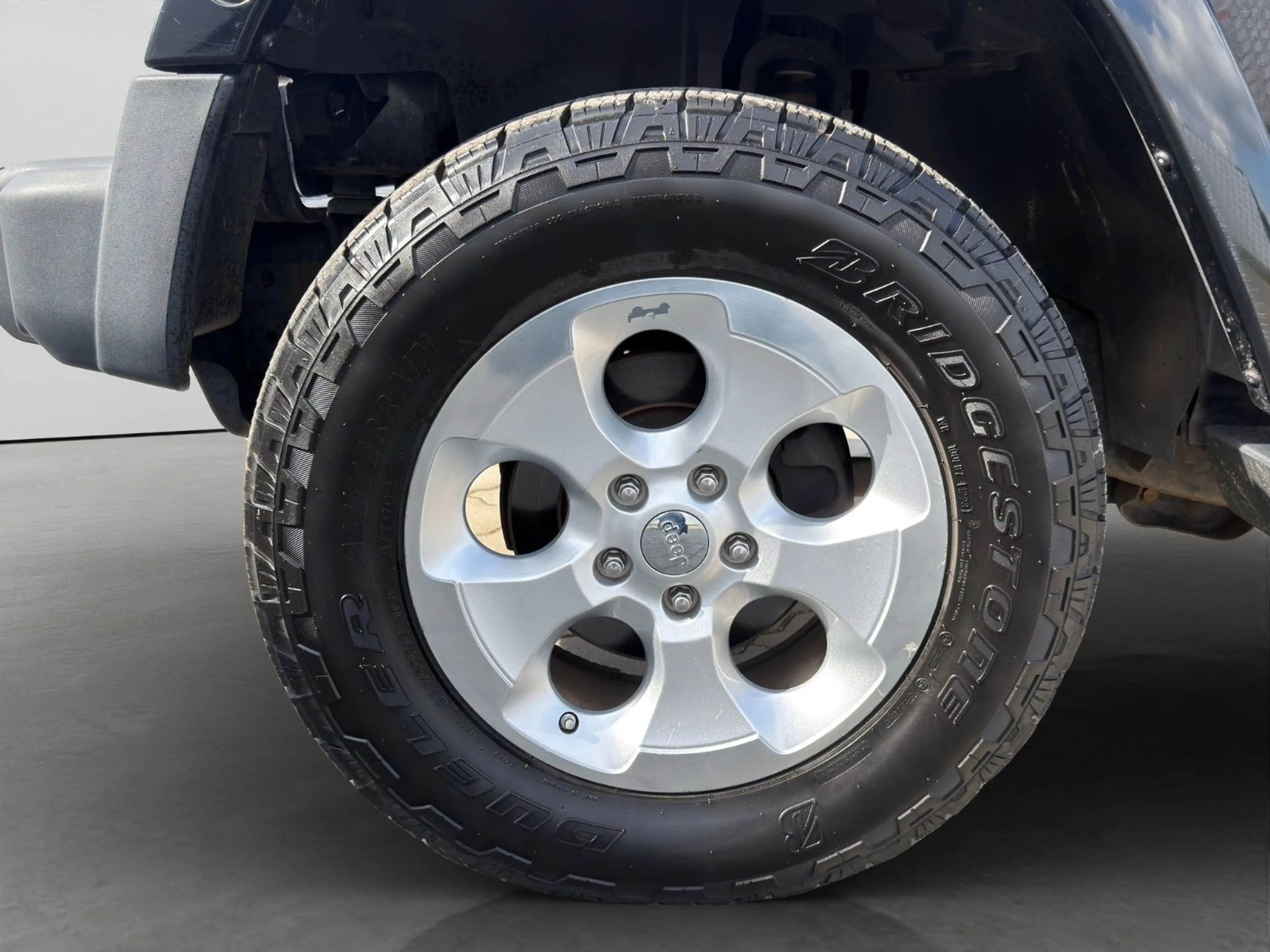 Jeep Wrangler Sahara 2.8 Aut. SITZH KAM NAV XEN AHK — photo 9