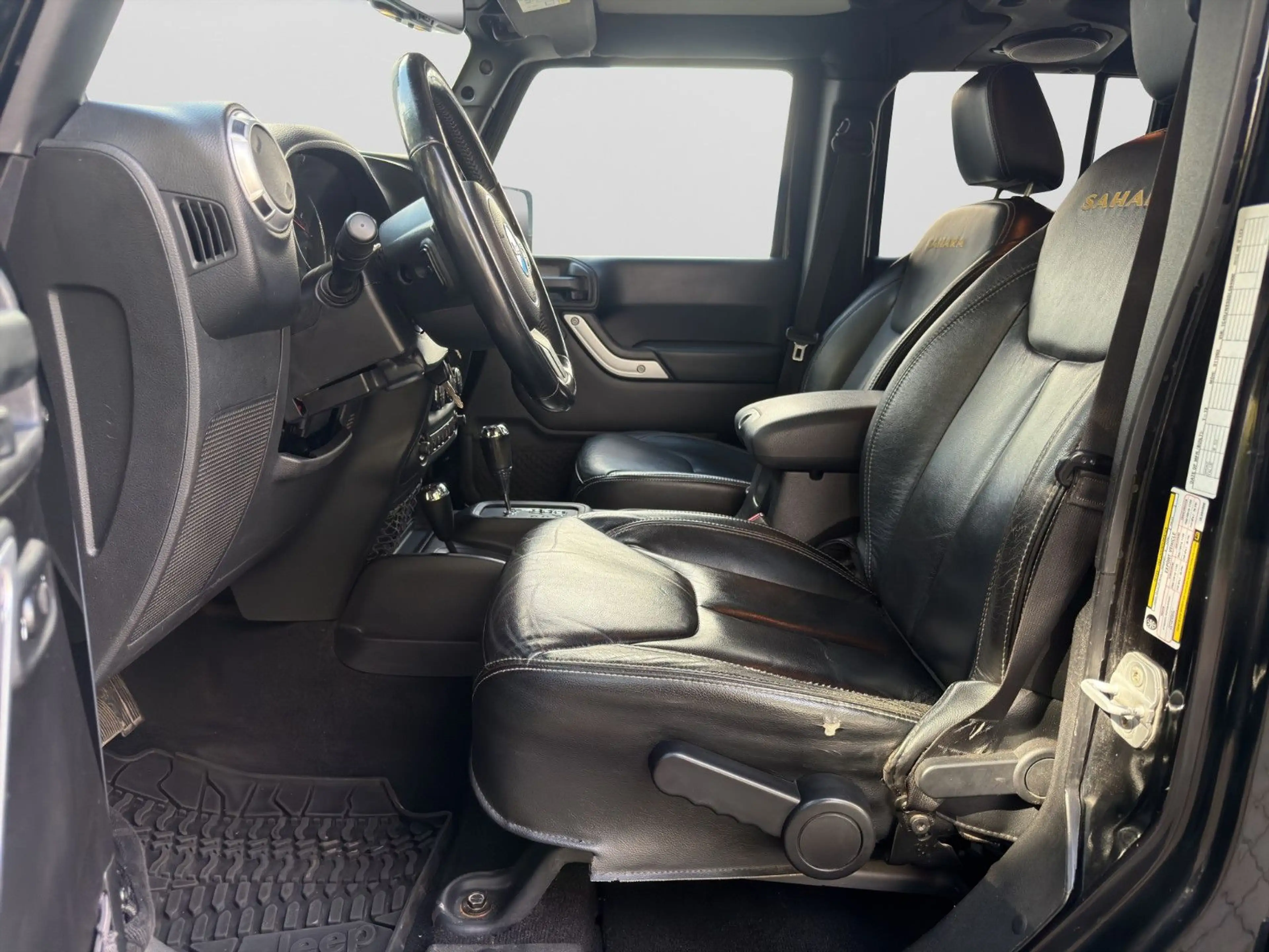 Jeep Wrangler Sahara 2.8 Aut. SITZH KAM NAV XEN AHK — photo 12