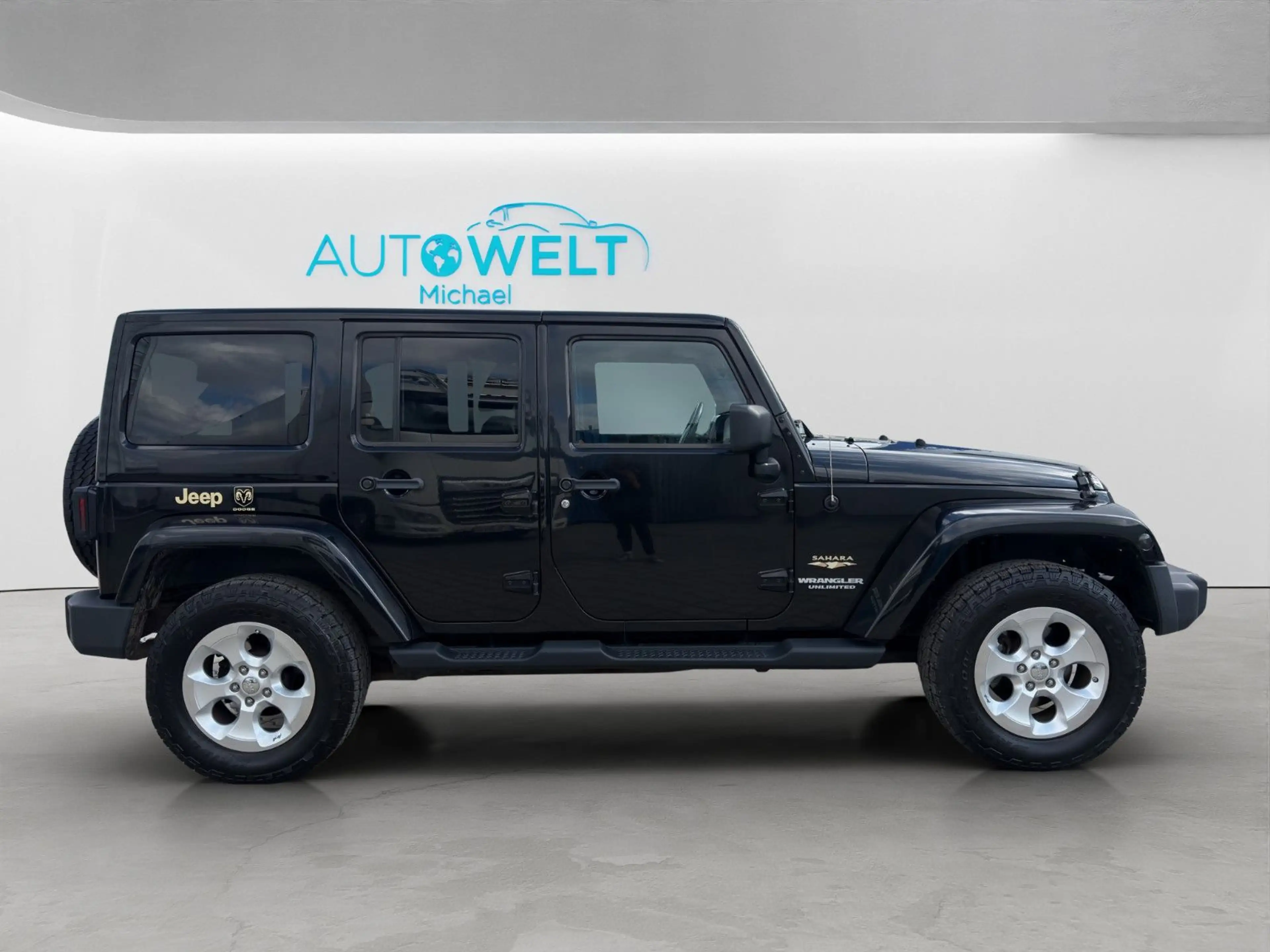 Jeep Wrangler Sahara 2.8 Aut. SITZH KAM NAV XEN AHK — photo 4