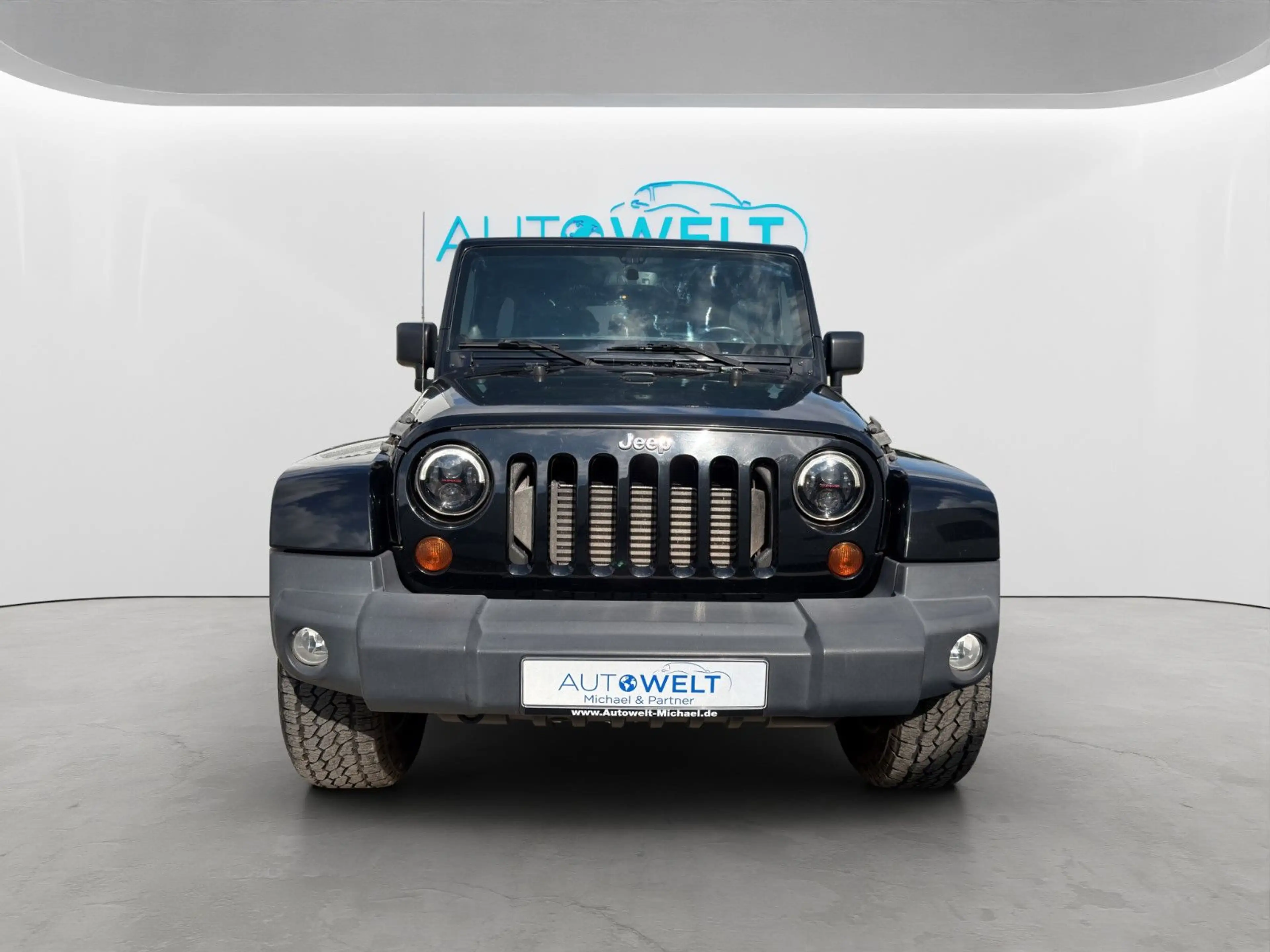 Jeep Wrangler Sahara 2.8 Aut. SITZH KAM NAV XEN AHK — photo 2