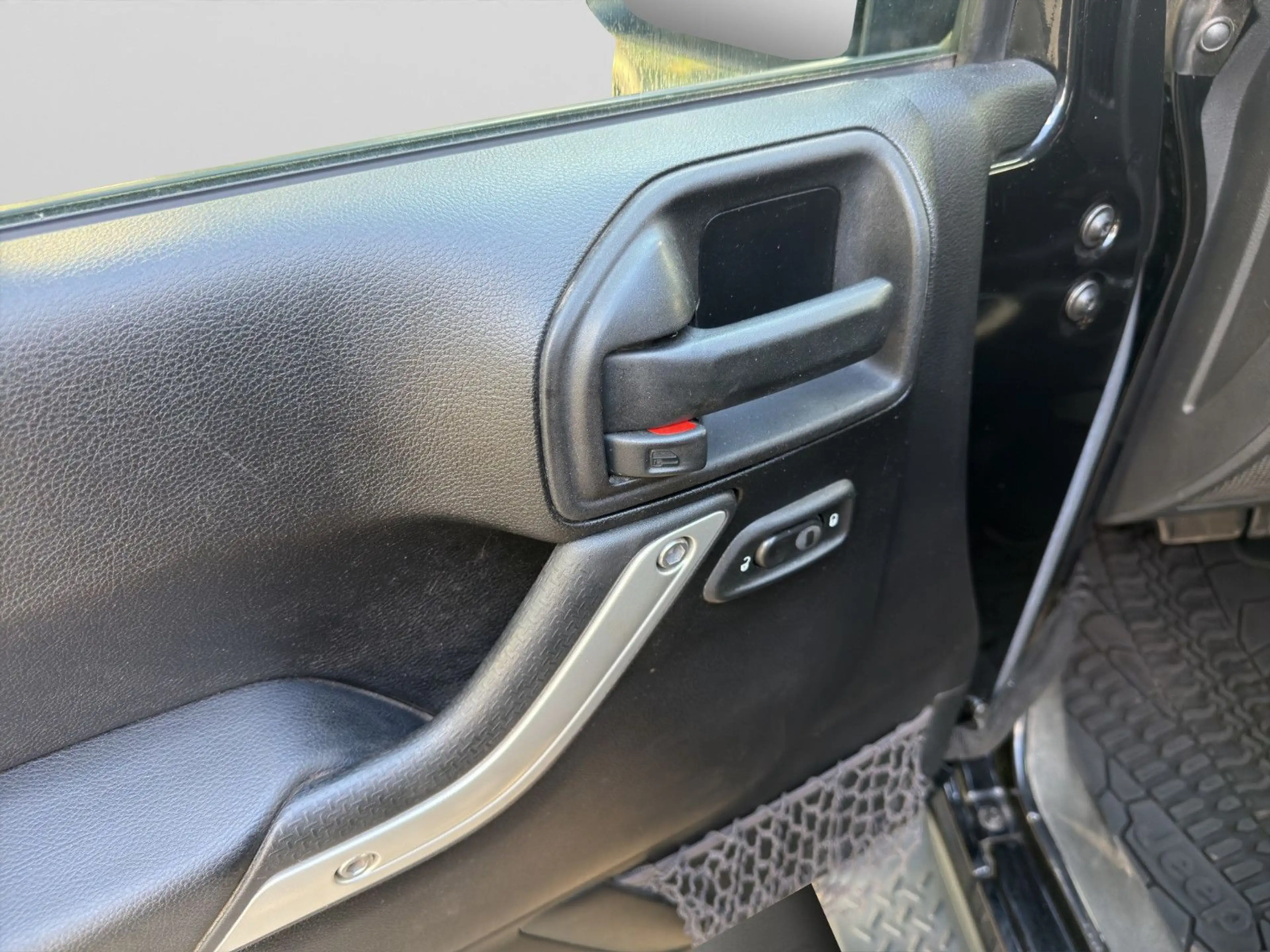 Jeep Wrangler Sahara 2.8 Aut. SITZH KAM NAV XEN AHK — photo 13