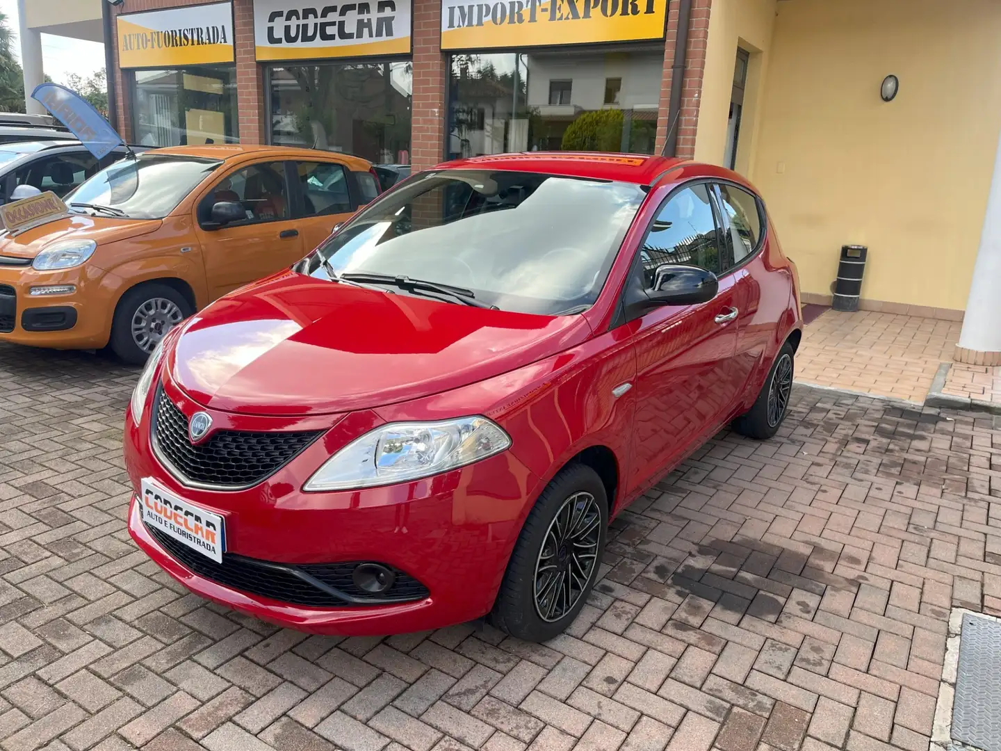 Lancia Ypsilon 1.2 69 CV 5 porte Gold Rojo - 2