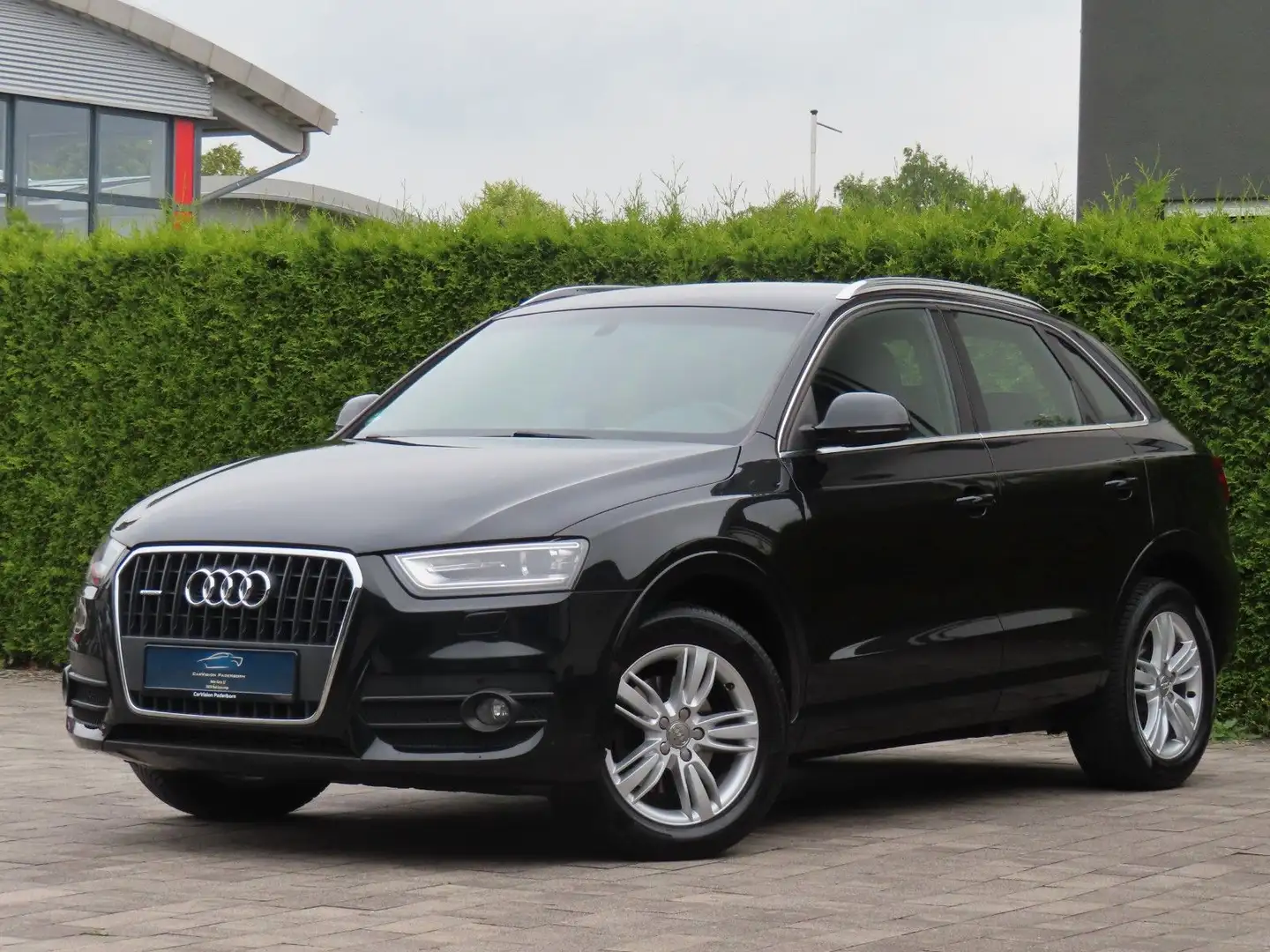 Audi Q3 2.0 TFSI Quattro *Aut. / AHK / Bi-Xenon* Schwarz - 1